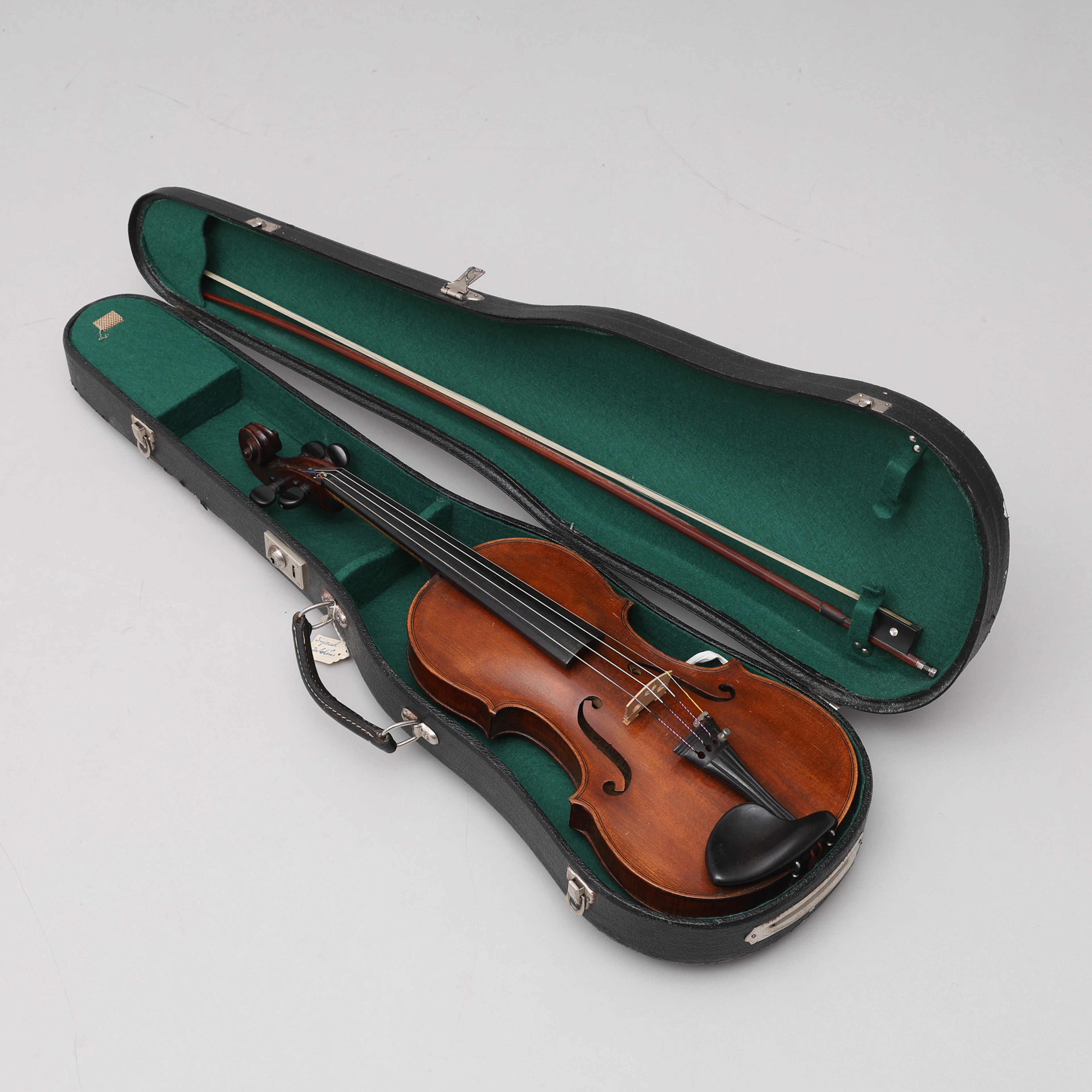 EN INTRESSANT ANTIK VIOLIN MED ETIKETT MÄRKT DANIEL VIKSTRÖM , STOCKHOLM