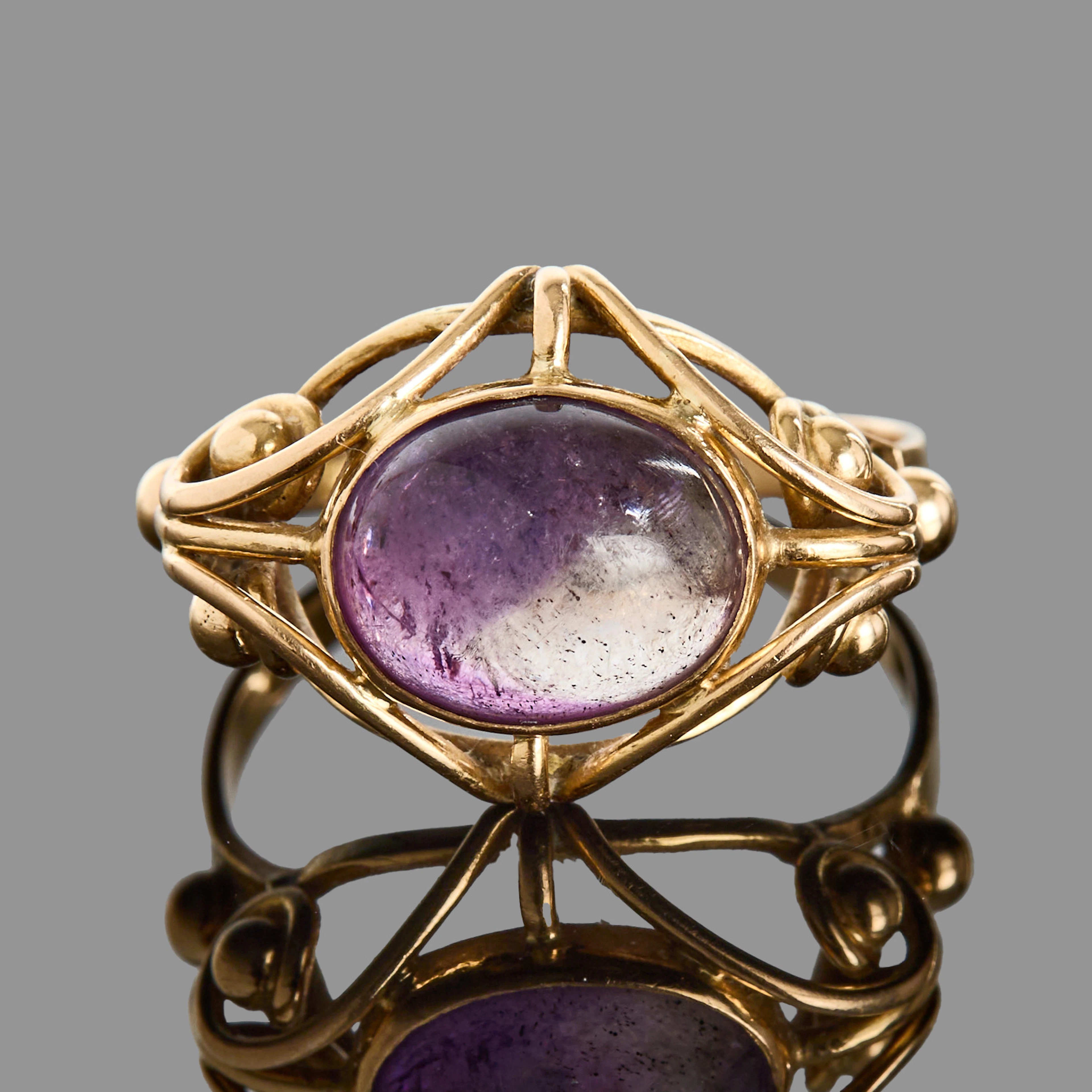 RING, 18k guld, genombruten dekor med en cabochonslipad ametrin, Nordiska