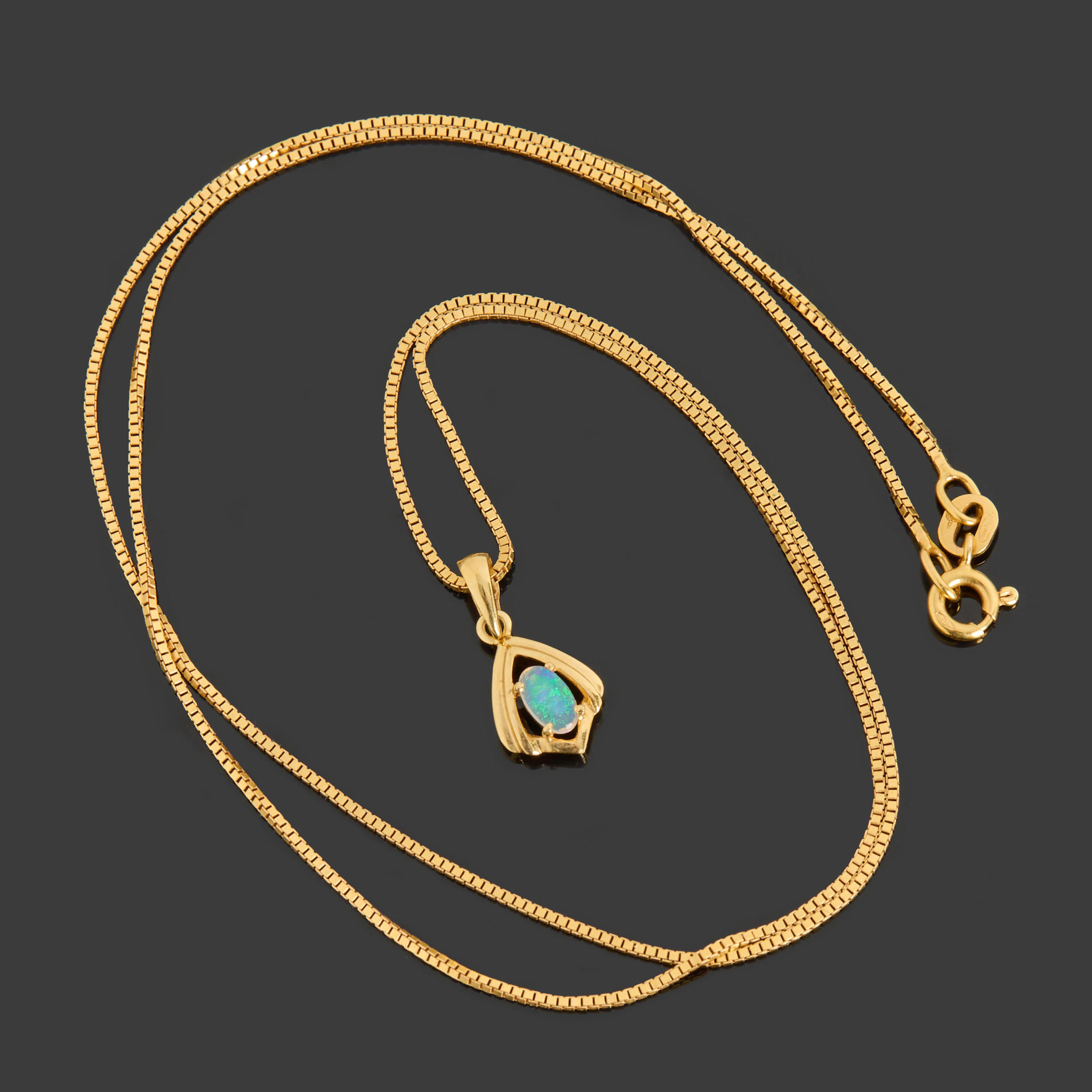 COLLIER, 18k guld, Venetiansk-länk, hänge med genombruten dekor dekorerat