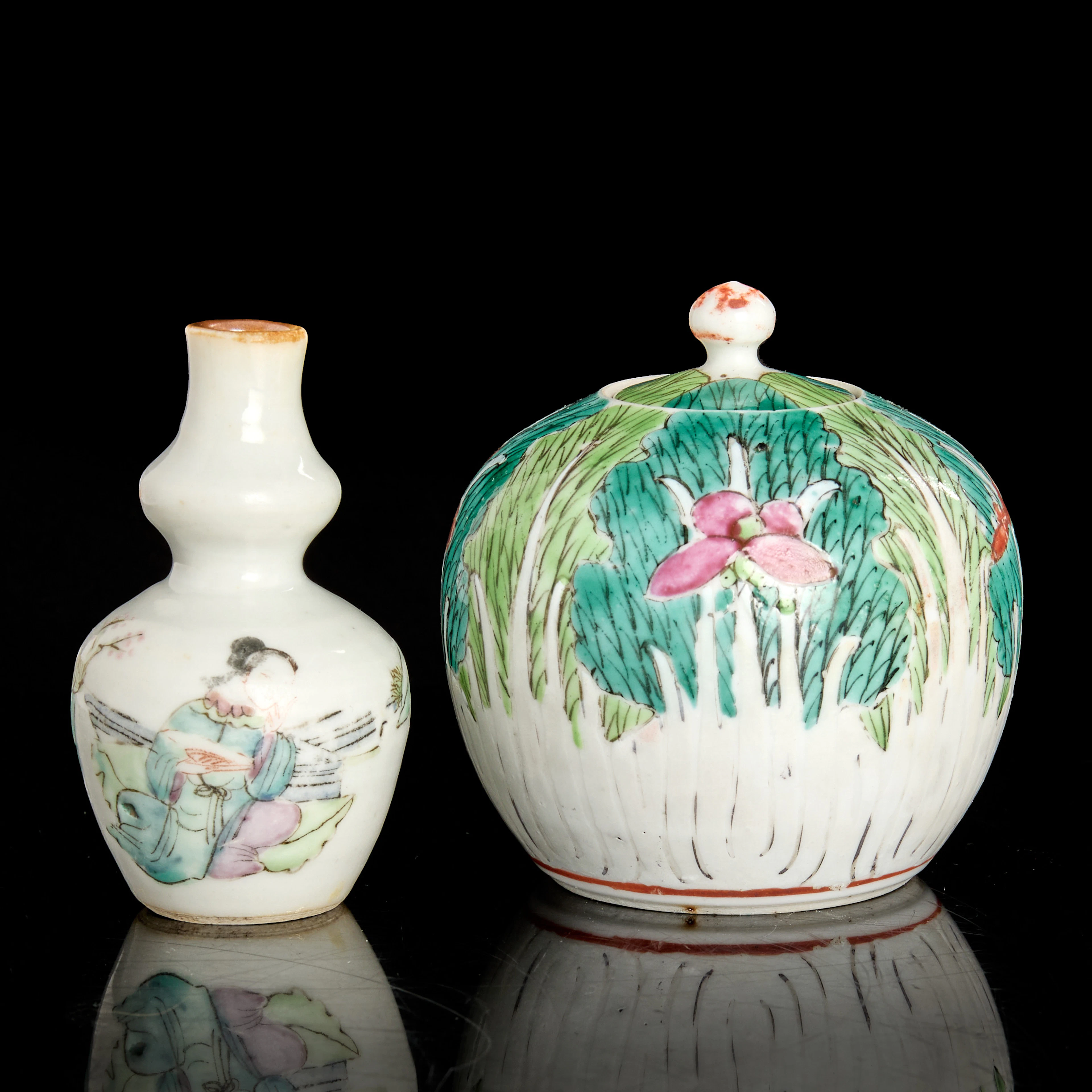 MINIATYRVAS och MINIATYRKRUKA med LOCK, porslin, Kina, famille rose