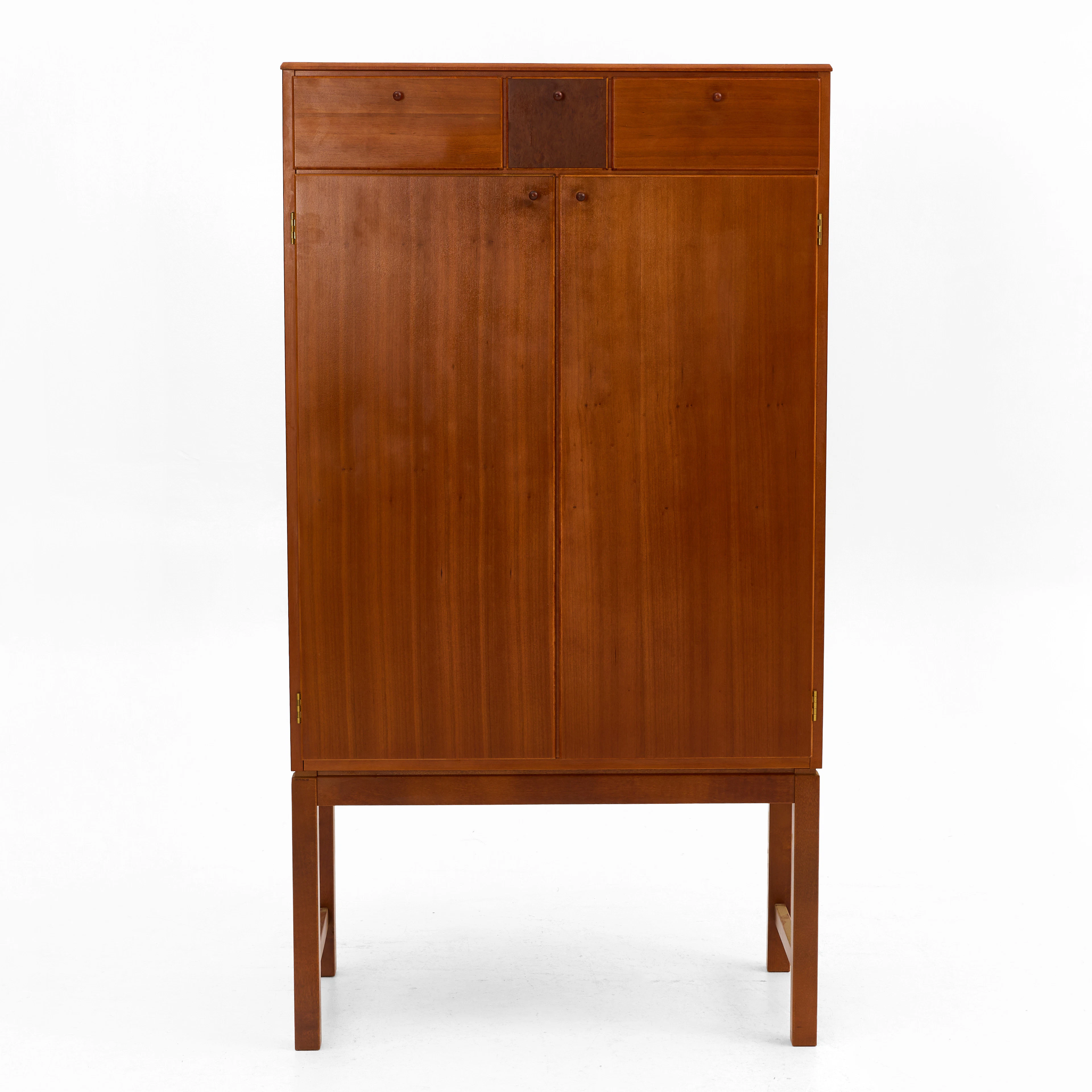TOMAS JELINEK. Skåp "Stockholm", IKEA, 1990-tal. Fanerat i körsbär och rot.