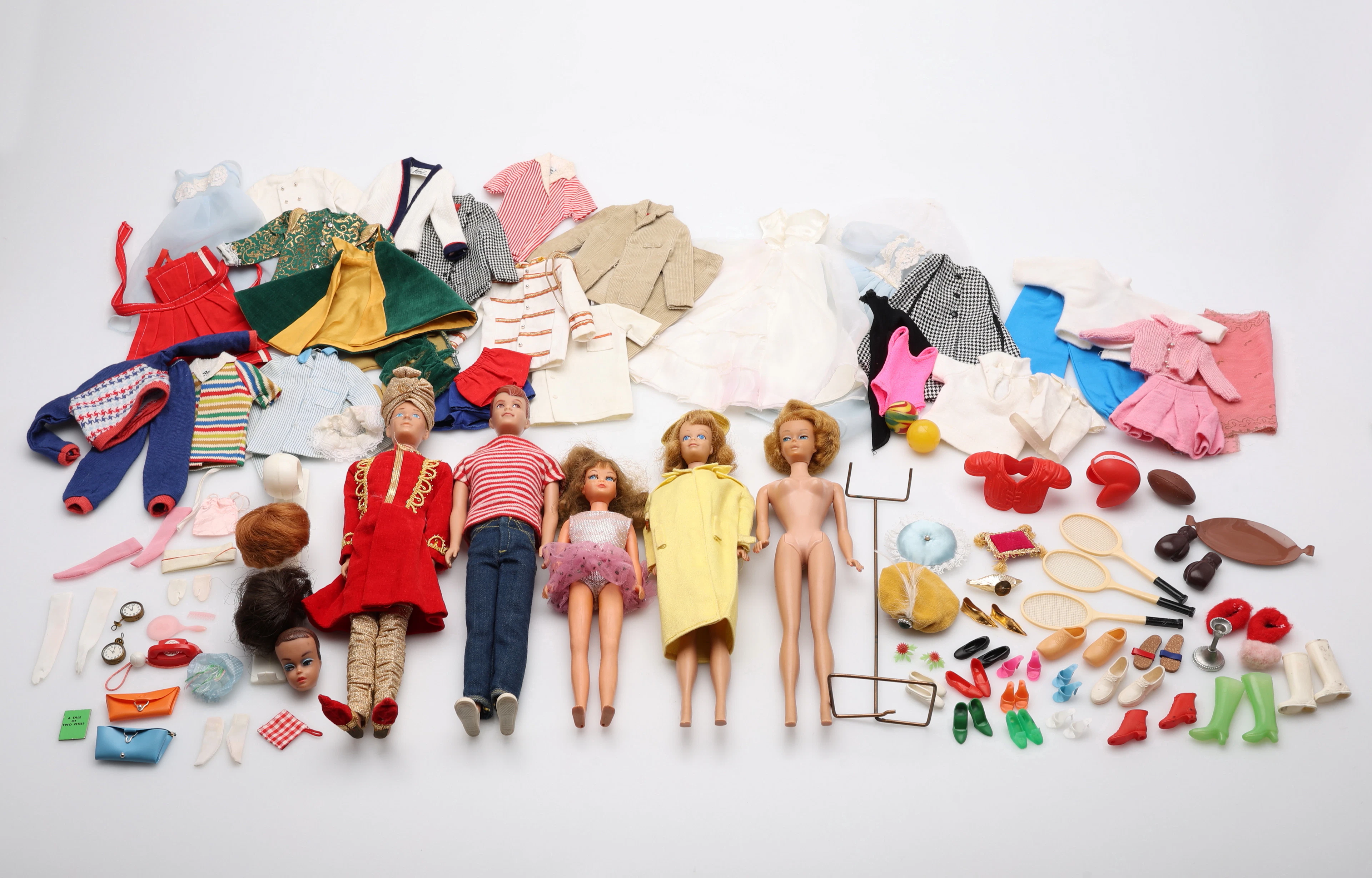 DOCKOR, BLAND ANNAT BARBIE, MIDGE OCH KEN, MED TILLBEHÖR, MATTEL, 1960-TAL.
