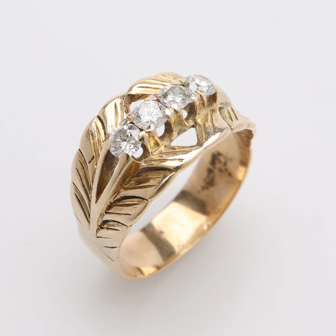 RING, 14K GULD & BRILJANTER OM TOTALT CIRKA 0,8 CT, SAMMANLAGT 7,5 GRAM.