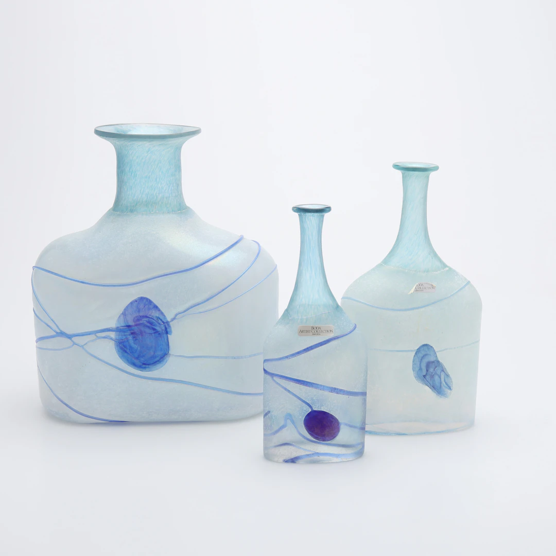 BERTIL VALLIEN. VASER, "GALAXY" TRE STYCKEN, KOSTA BODA ARTISTS COLLECTION.