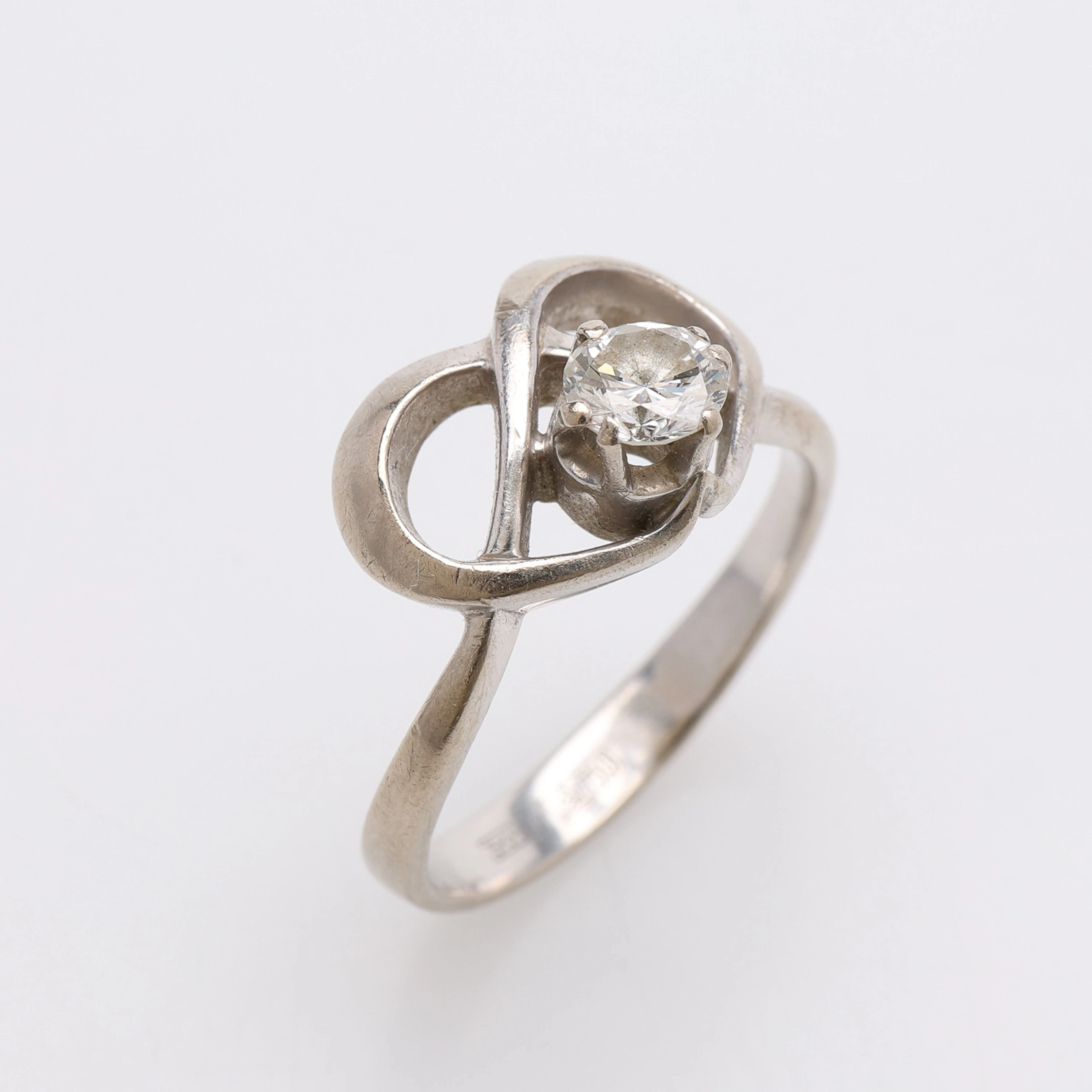 BRILJANTRING 18K VITGULD CA 0,40 CT.