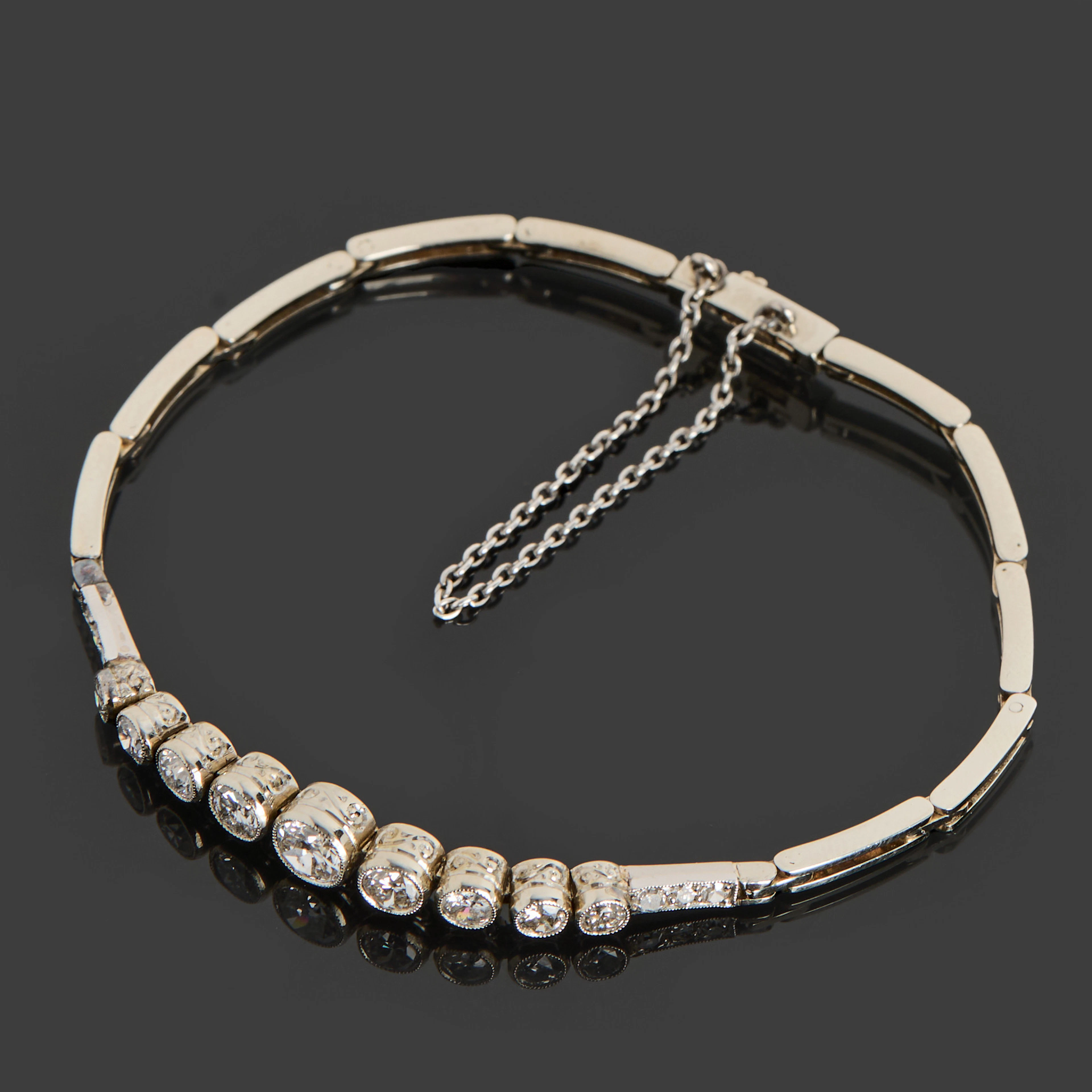 ARMBAND, Art Deco, 18k vitguld, halvledad länk dekorerat med 15 st