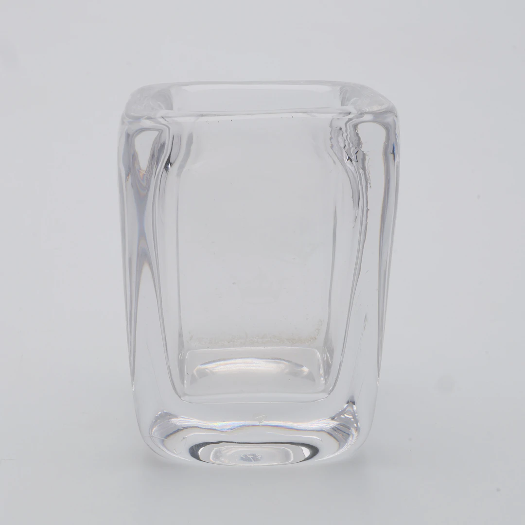 VICKE LINDSTRAND. VAS, GLAS KOSTA MODELL 1896 FÖR SVENSKA AMERIKALINJEN.