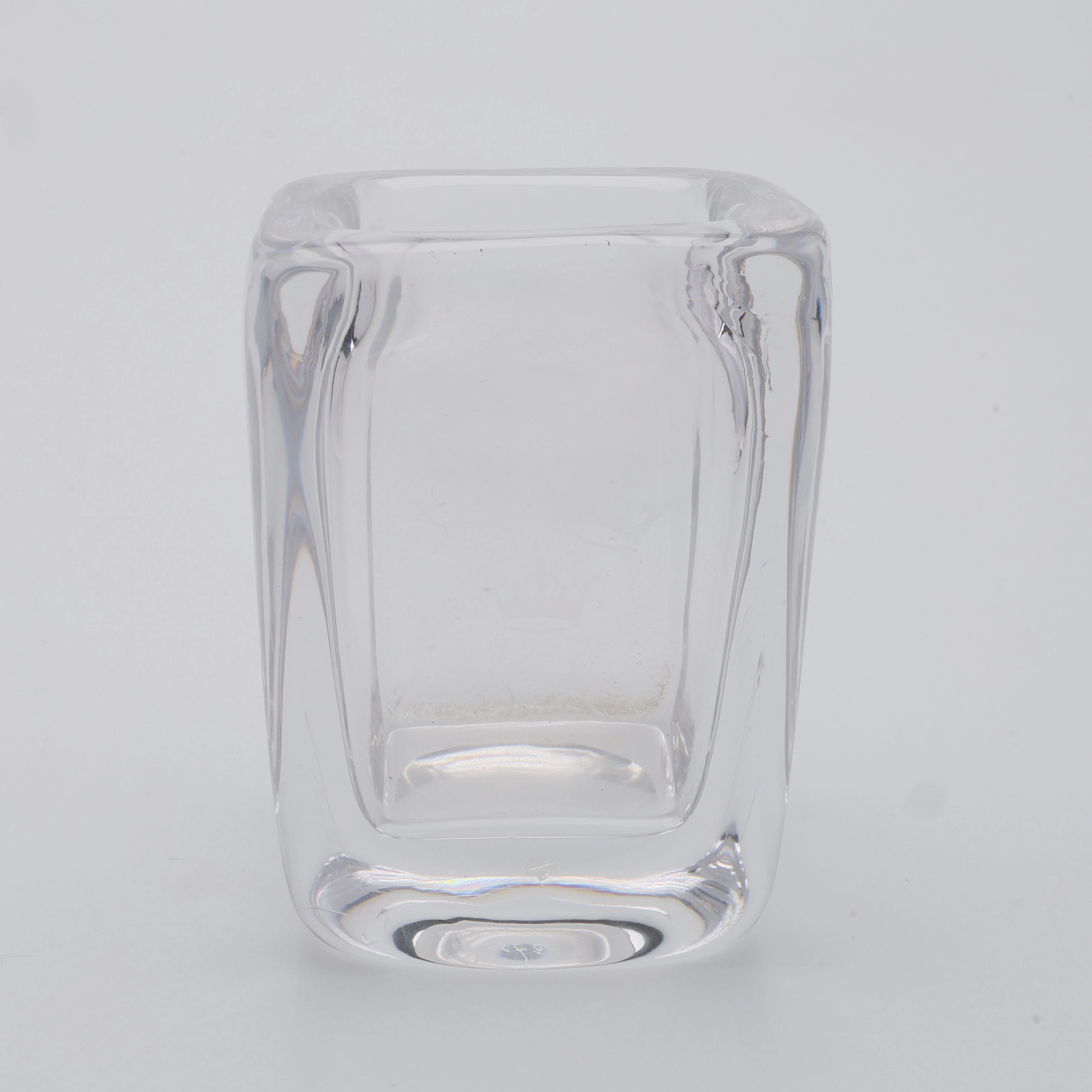 VICKE LINDSTRAND. VAS, GLAS KOSTA MODELL 1896 FÖR SVENSKA AMERIKALINJEN.