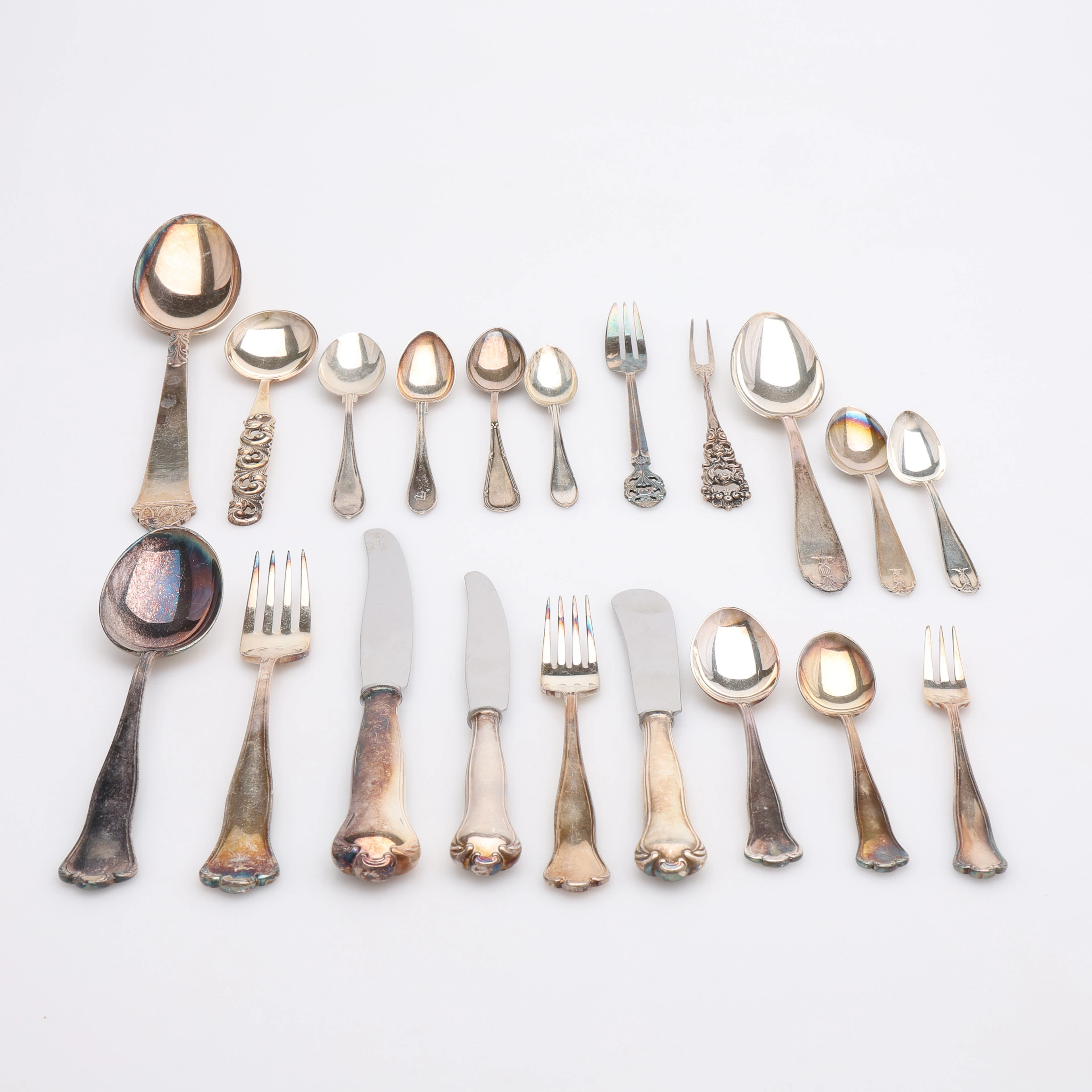 SILVERBESTICK, 129 DELAR, MESTADELS KUNGSHOLM & VASA, TOTALT CIRKA 4140,6 GRAM.