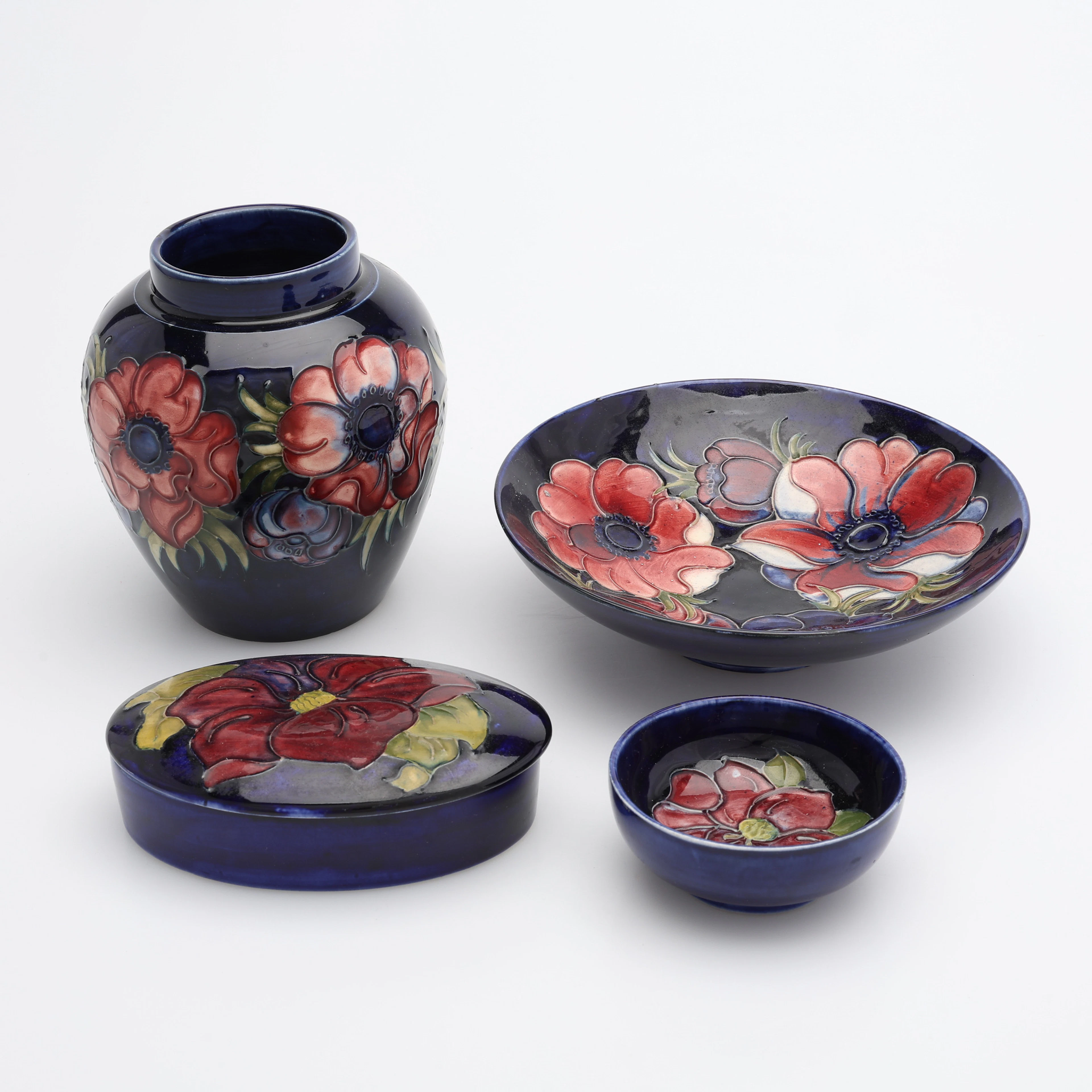 ETT PARTI GLASERAT LERGODS, 4 DELAR, MOORCROFT, ENGLAND, 1900-TALETS