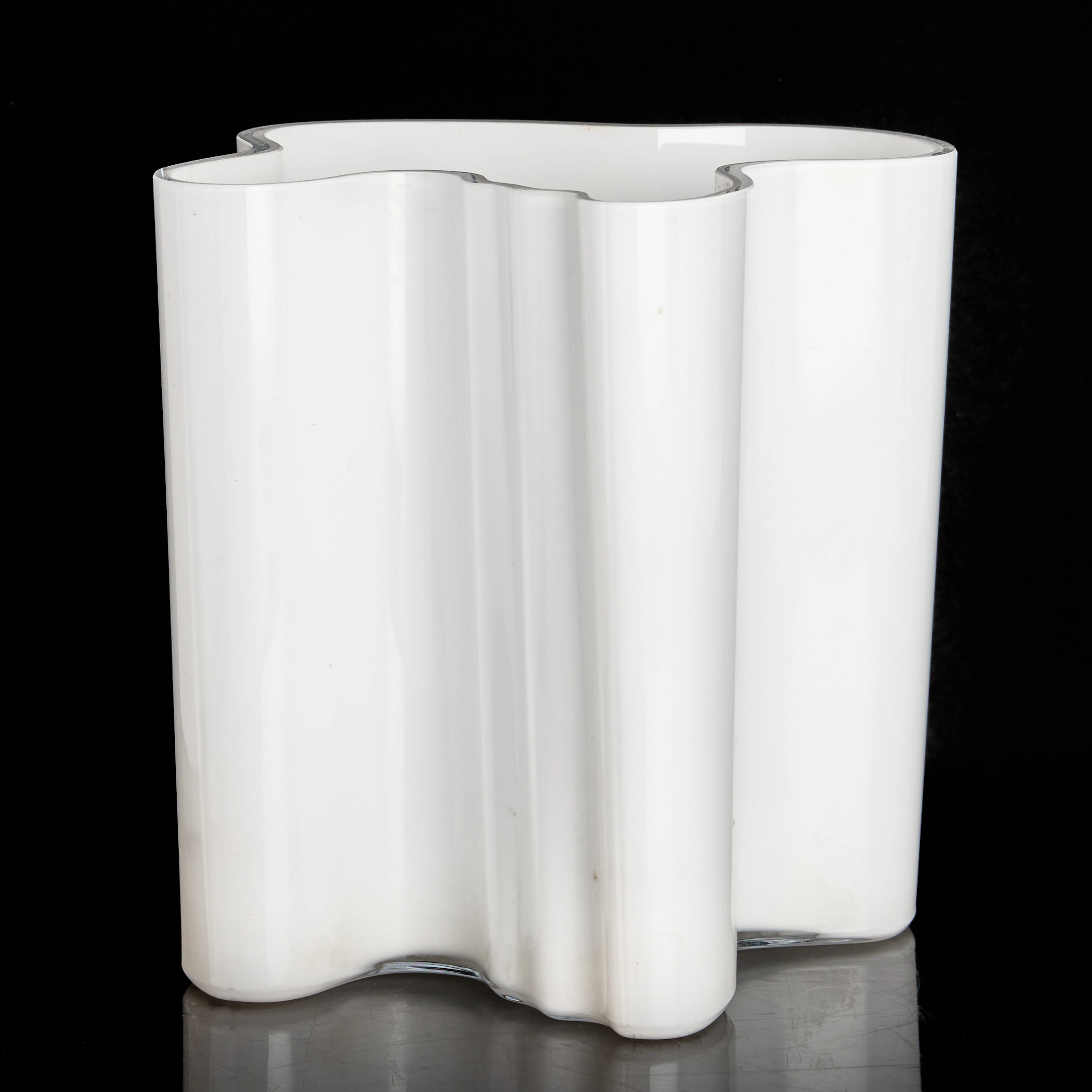 ALVAR AALTO. Vas, "Savoy", Iittala, Finland, vit glasmassa.