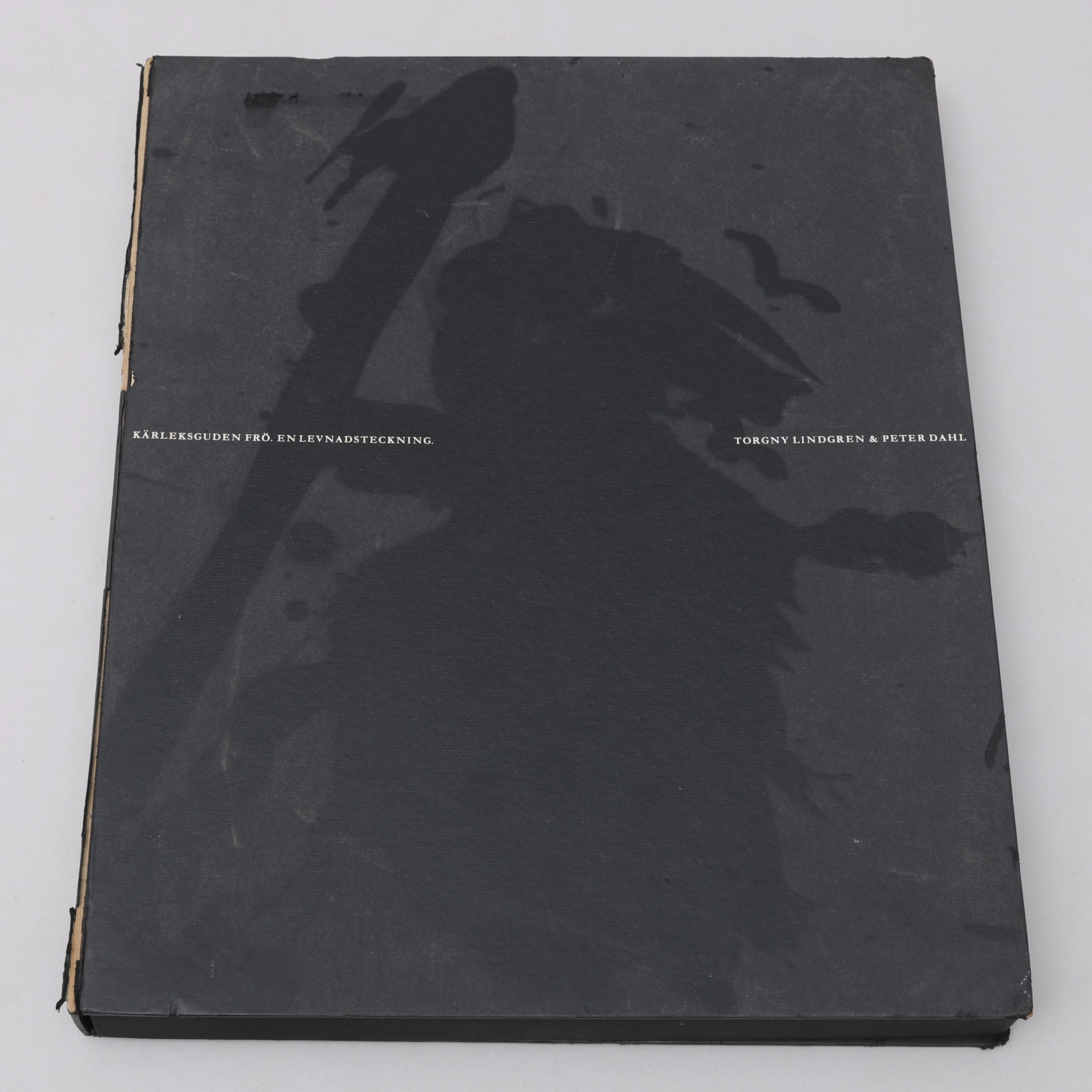 BIBLIOFILI. TORGNY LINDGRENS OCH PETER DAHLS KÄRLEKSGUDEN FRÖ 1988