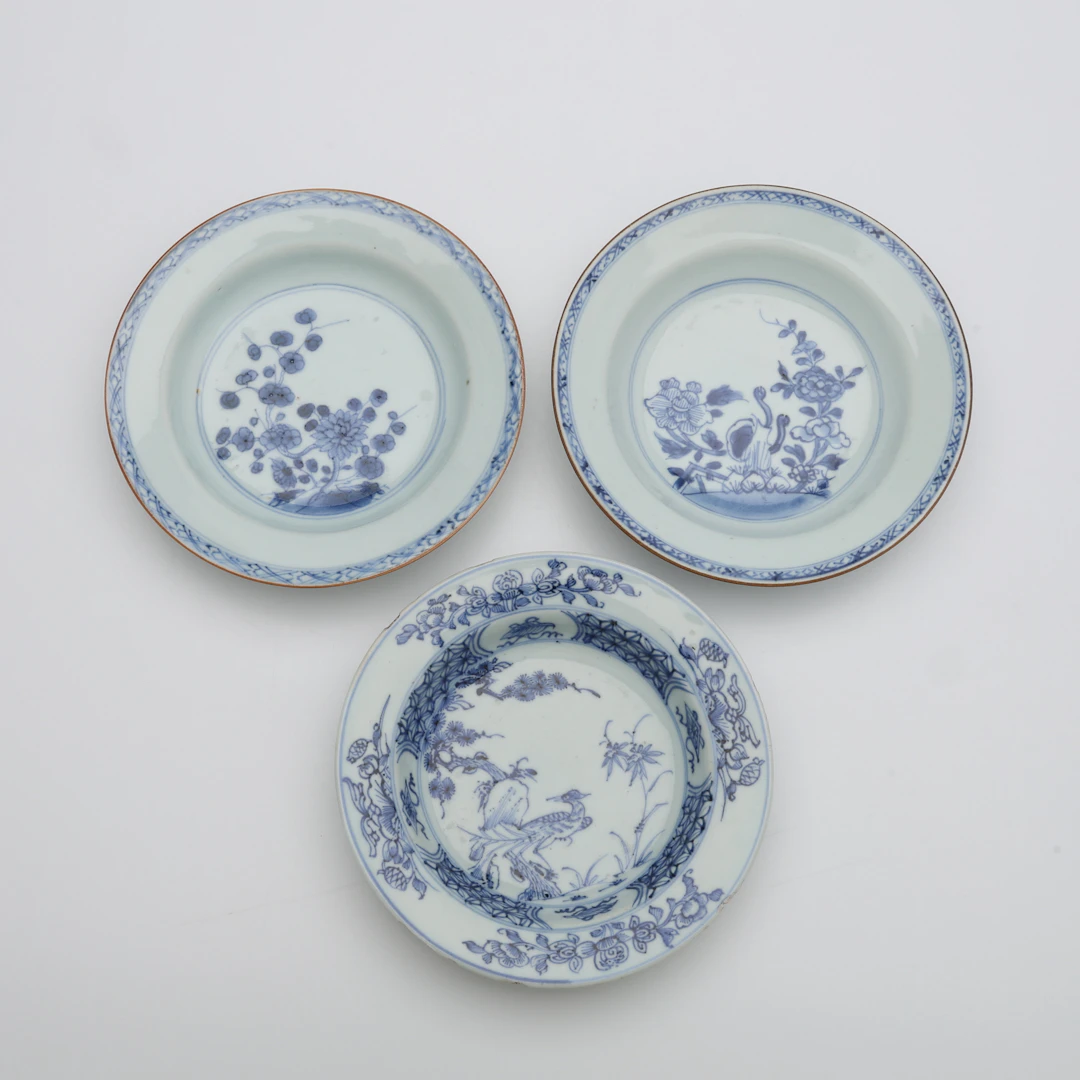 BÄRSKÅLAR, 3 ST, Kina, porslin med måleri i koboltblått, Qianlong (1736-1795).