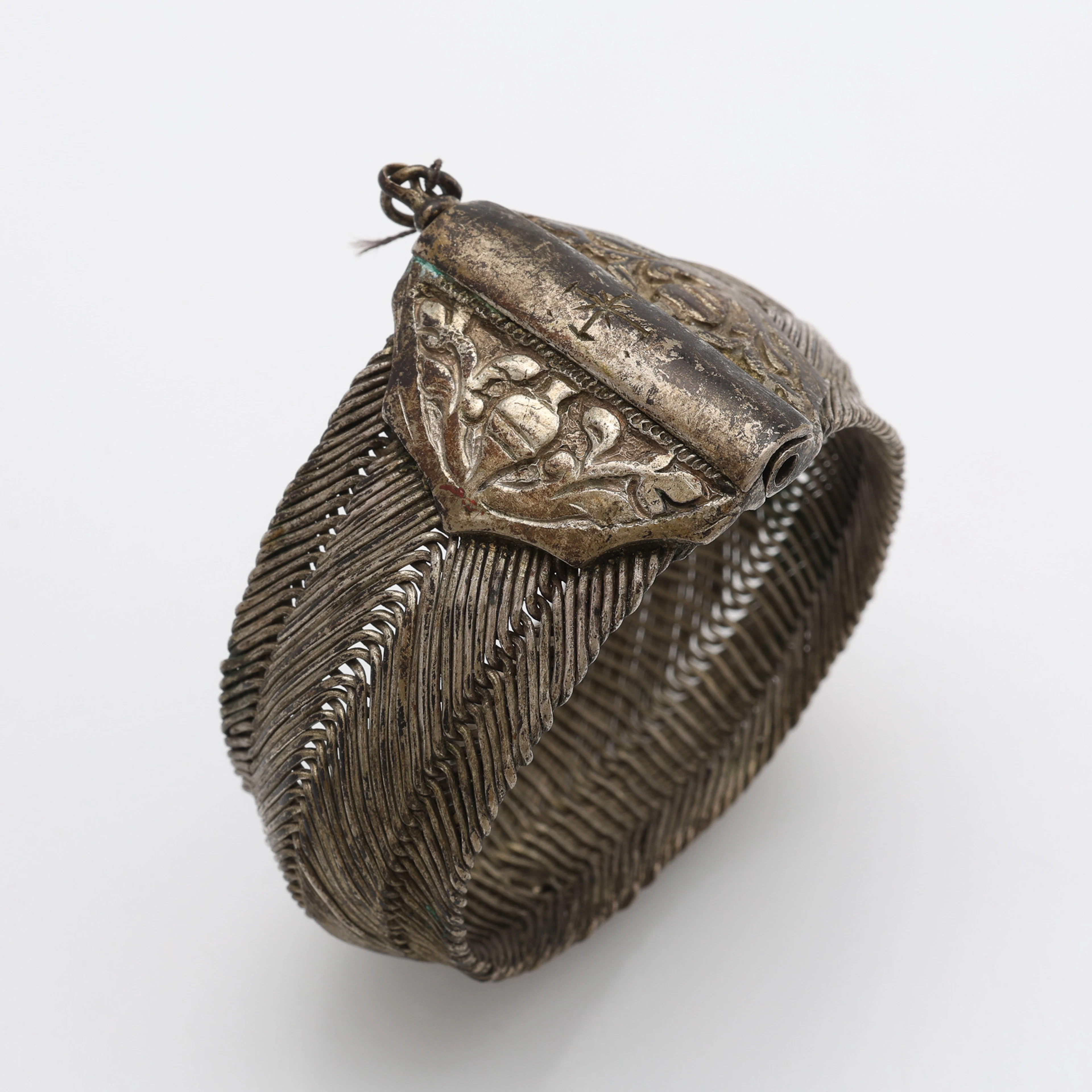 ARMLÄNK, LÅGHALTIGT SILVER, TROLIGTVIS BULGARIEN, 1800-TALETS ANDRA HÄLFT.
