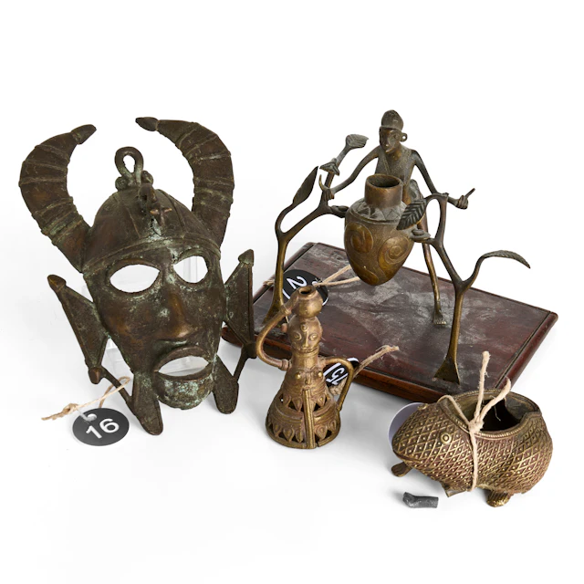 BRONS/KOPPARLEGERINGAR, 4 st, väst-Afrika, bl.a. miniatyrmask Ligbi/Senufo
