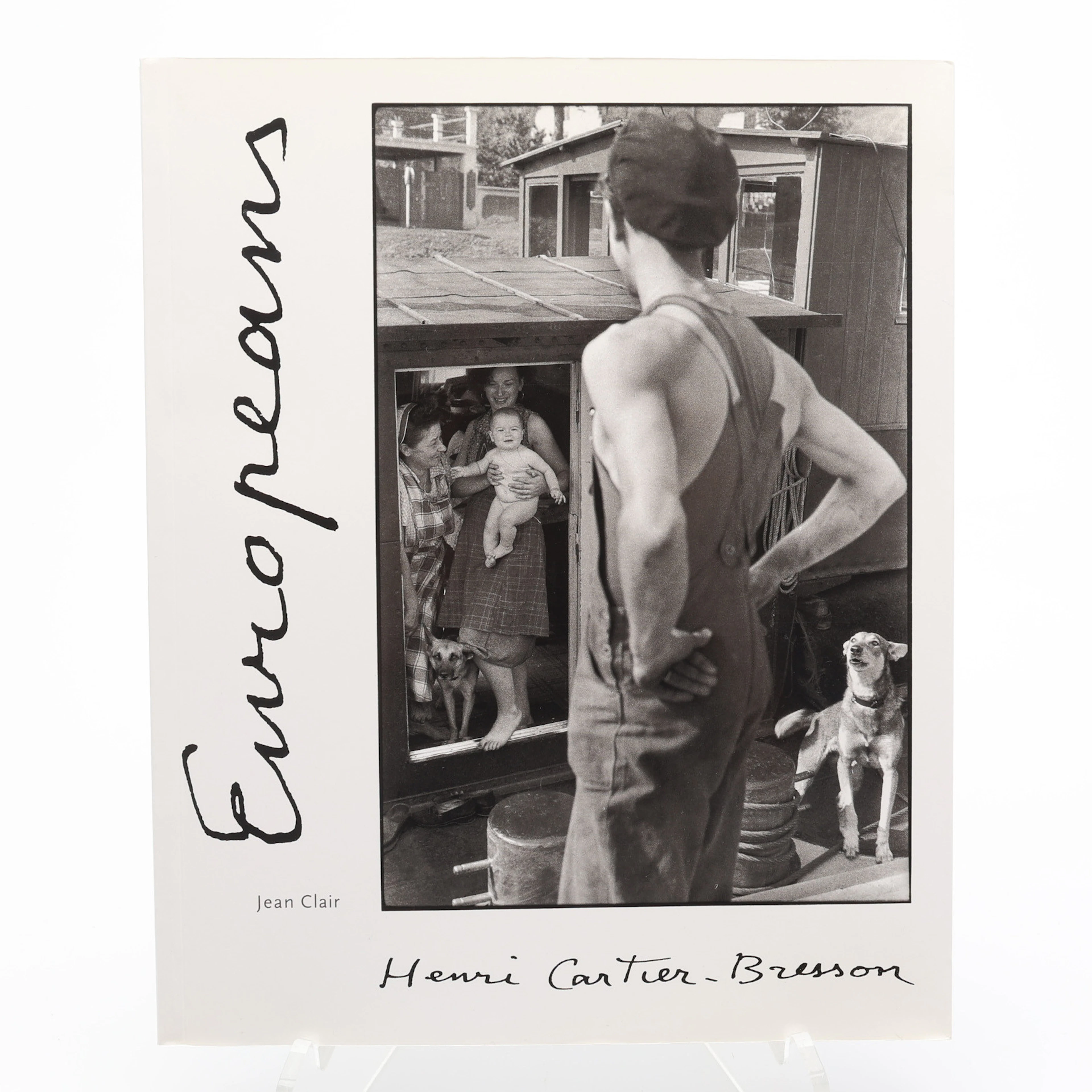 FOTO. NYUTGÅVAN PÅ THAMES AND HUDSON AV HENRI CARTIER-BRESSONS EUROPEANS 1999.