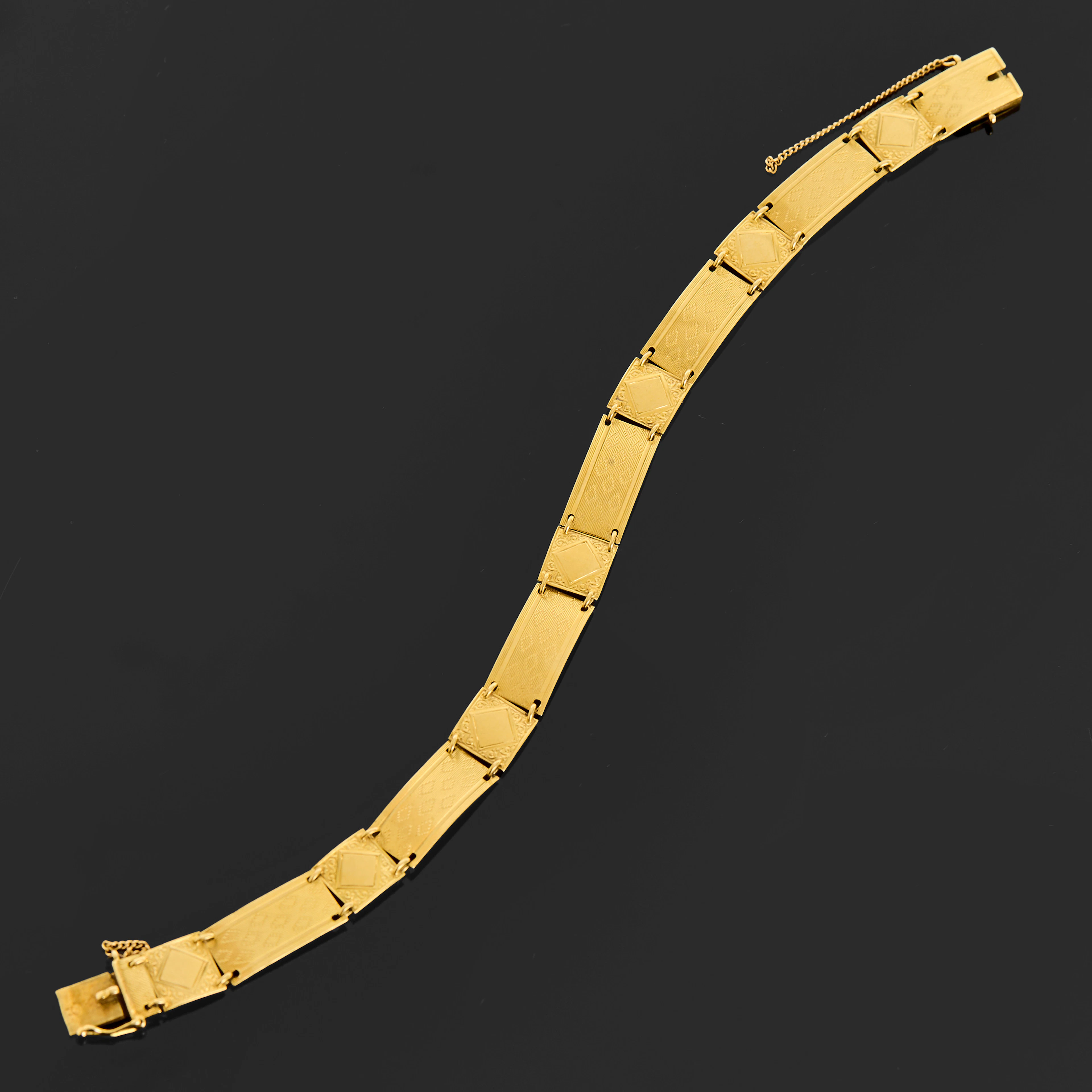 ARMBAND, 18k guld, länkar med mönstrad dekor.
