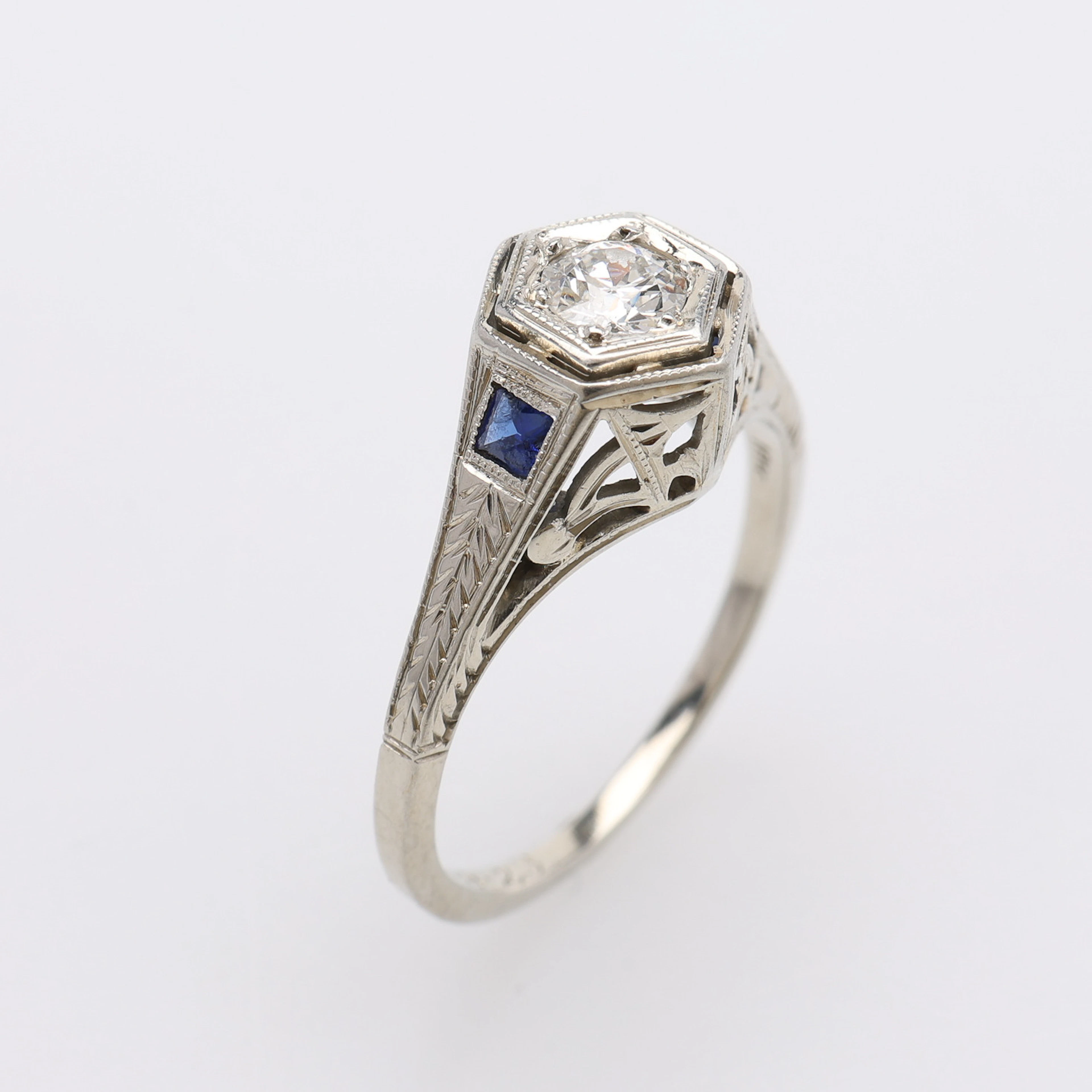 RING, 18K VITT GULD, MED GAMMALSLIPAD DIAMANT, ART DECO, 1920-TAL.