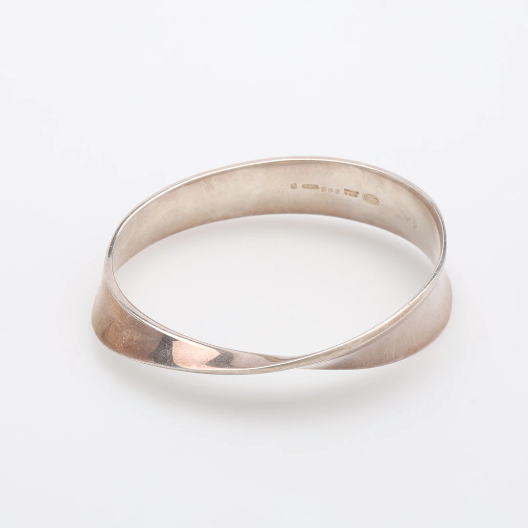 VIVIANNA TORUN BÜLOW-HÜBE. ARMRING, STERLINGSILVER, "MÖBIUS", MODELLNUMMER