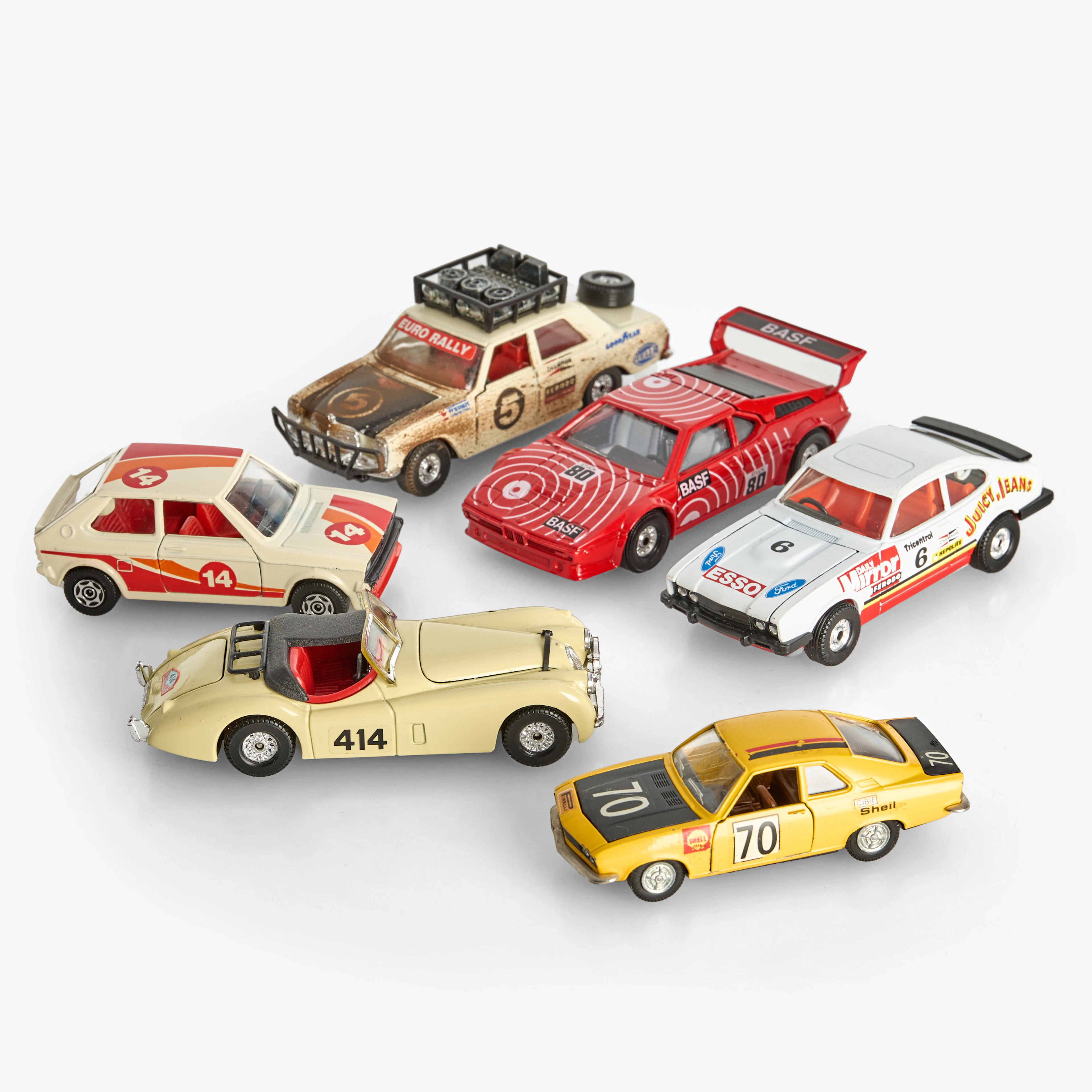 MODELLBILAR, 6 st, racerbilar med dekaler, Corgi Toys och Auto Pilen.