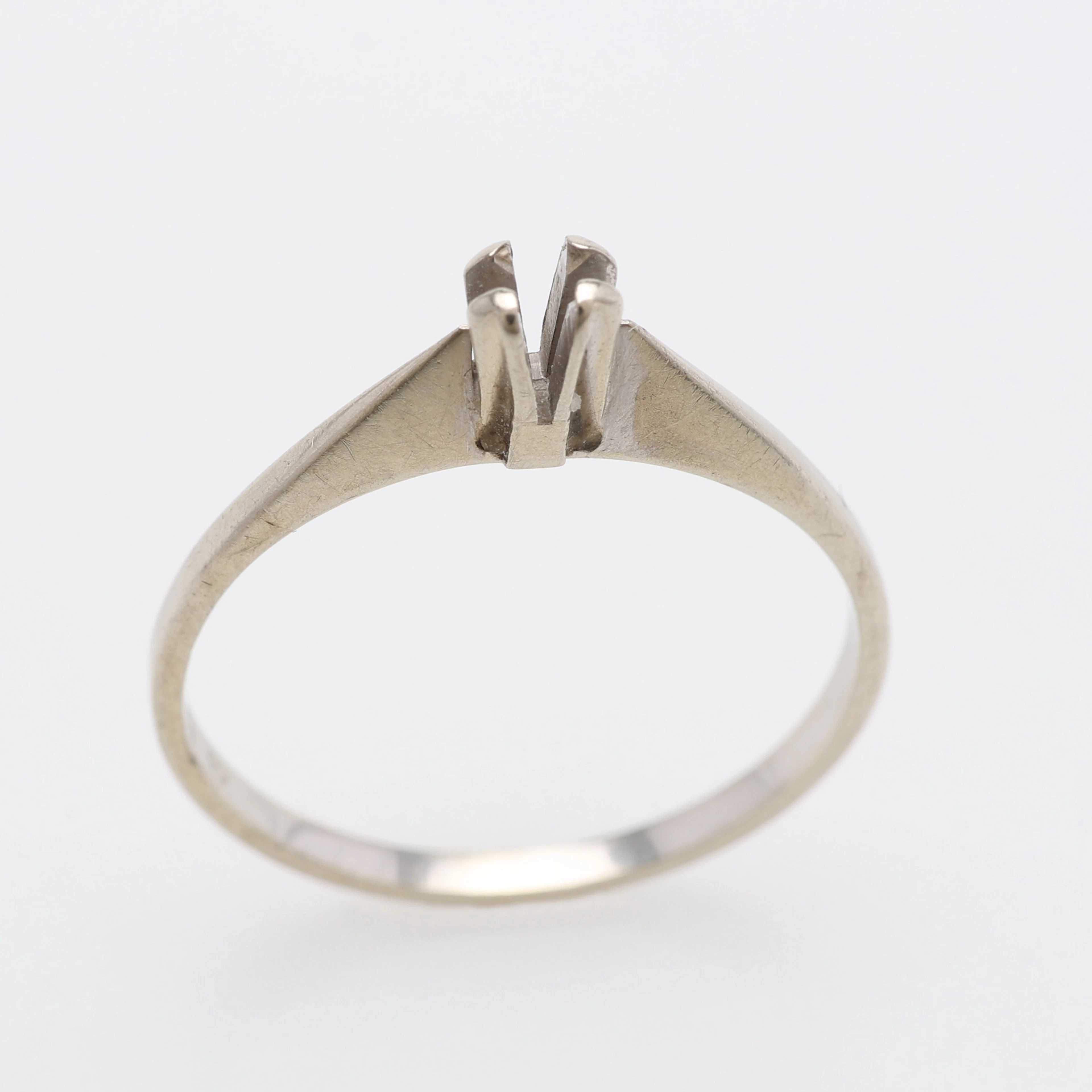 SOLITÄRRING, 18K VITGULD, VIKT CA 1,7 GRAM.