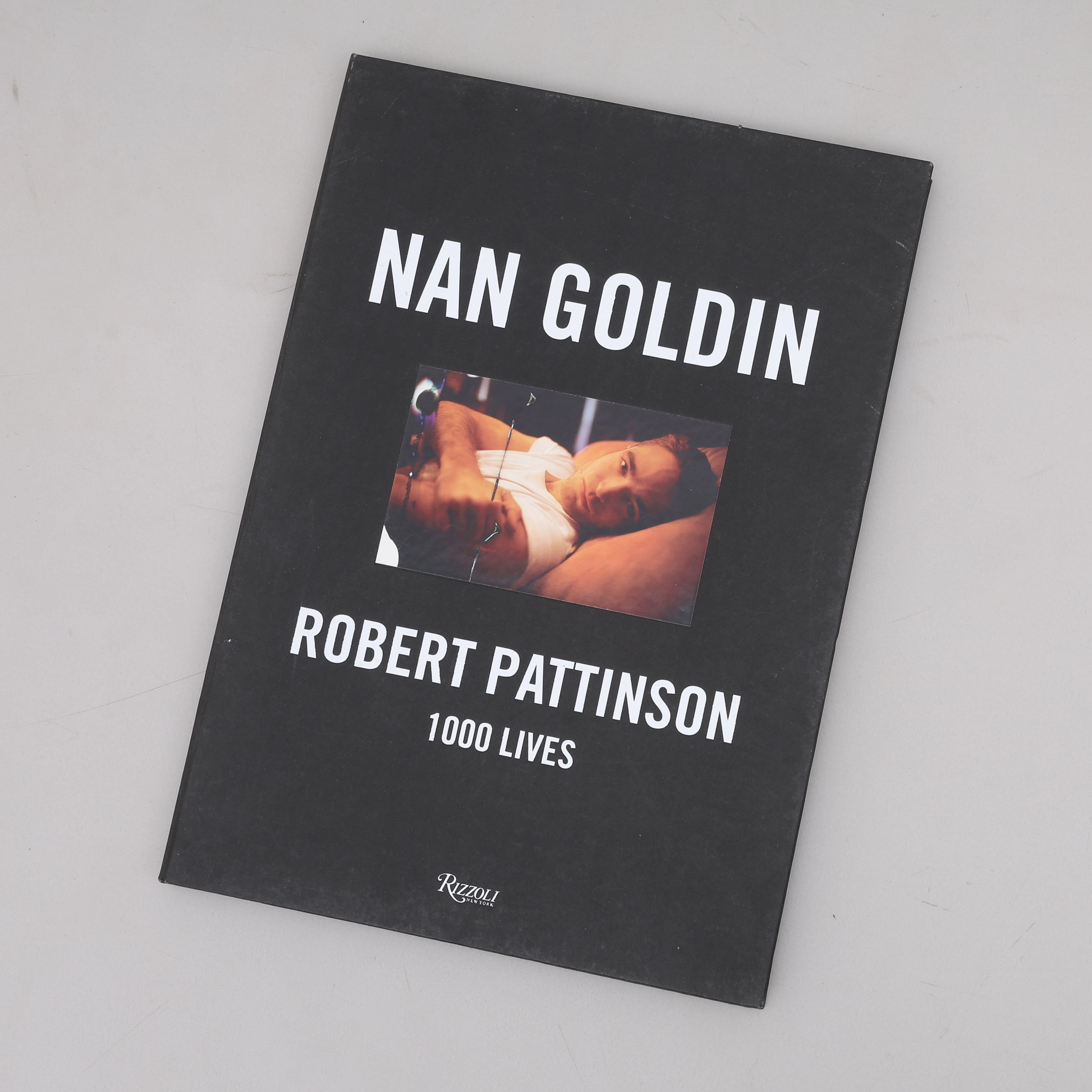 AN GOLDINS "ROBERT PATTINSON: 1000 LIVES" I BEGRÄNSAD FÖRSTA UPPLAGAN, 2013.