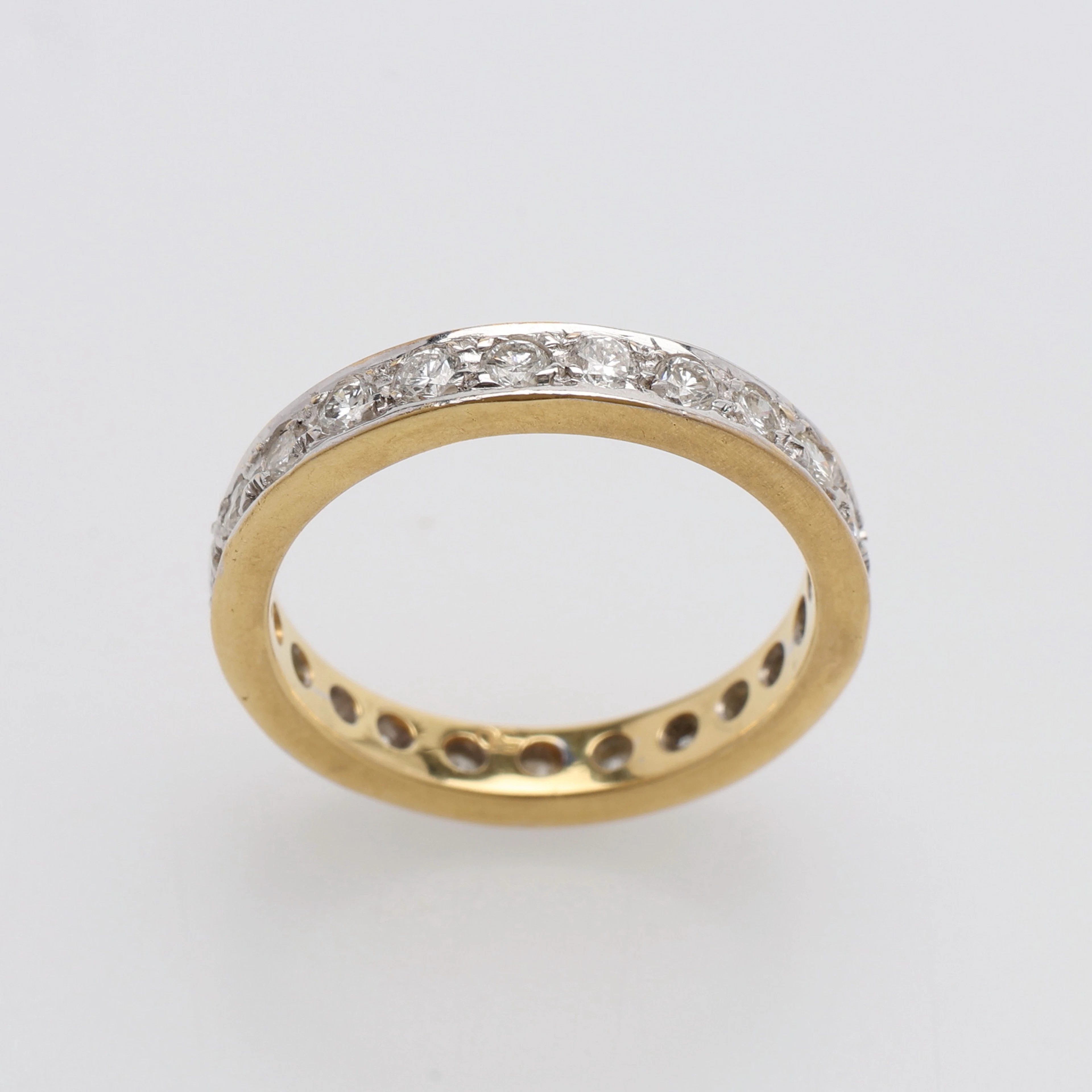 ALLIANSRING, 18K GULD & GAMMALSLIPADE DIAMANTER OM SAMMANLAGT CIRKA
