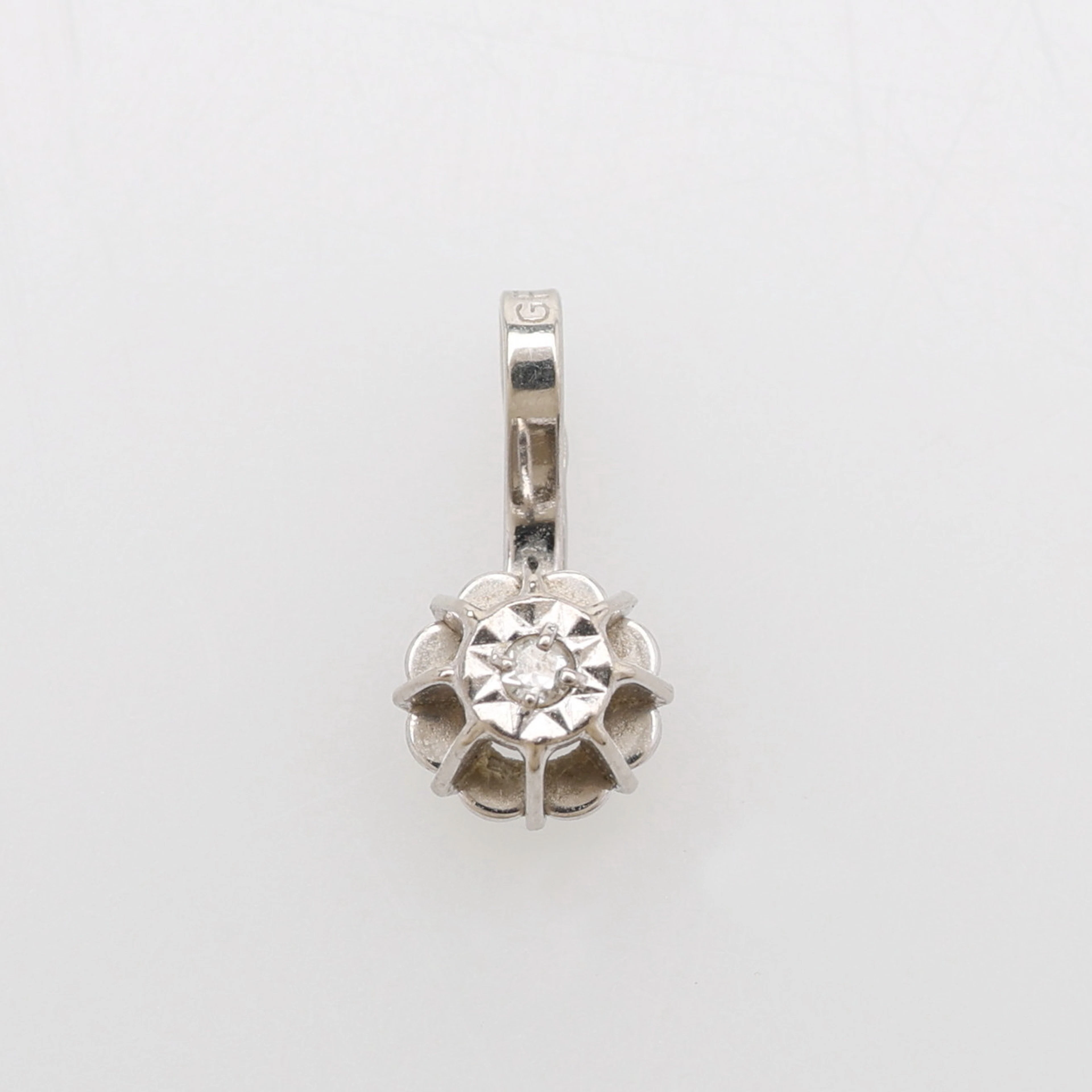 HÄNGE, 18K VITGULD & LITEN VIT STEN, TOTALT CIRKA 0,4 GRAM.
