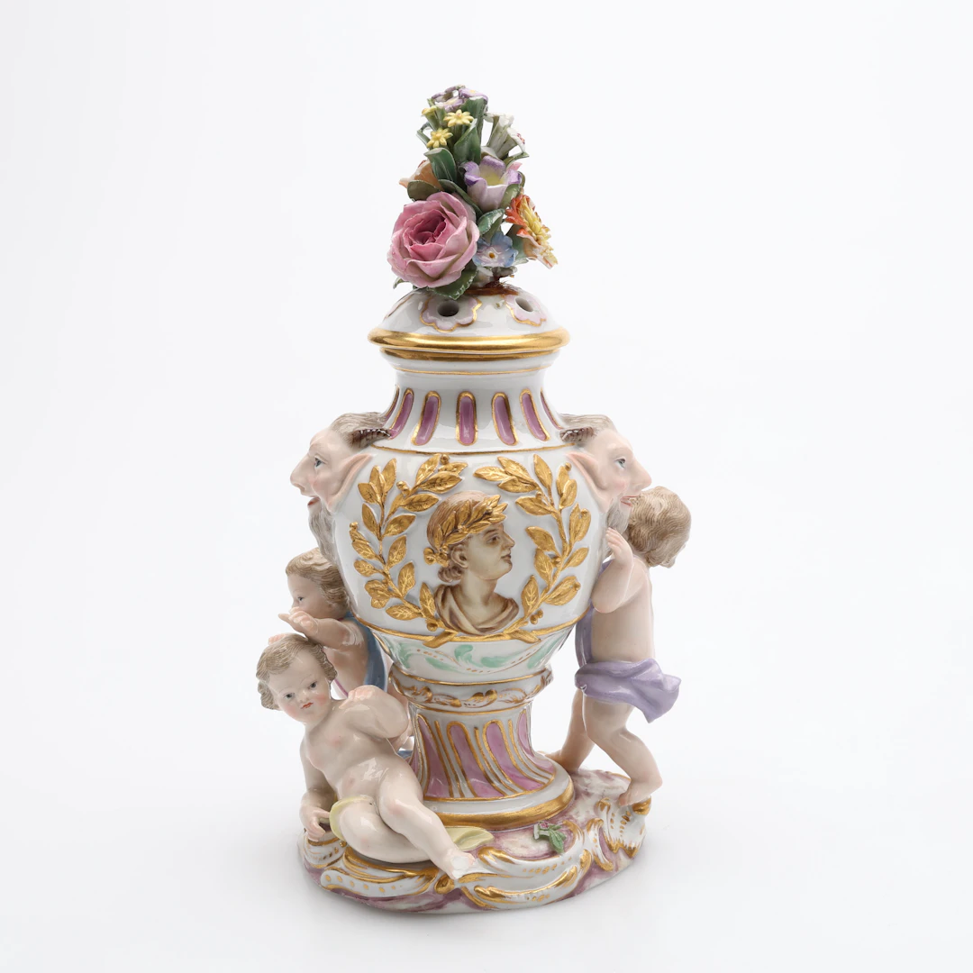 JOHANN JOACHIM KAENDLER. POTPURRIURNA, PORSLIN, MODELL 1628, MEISSEN