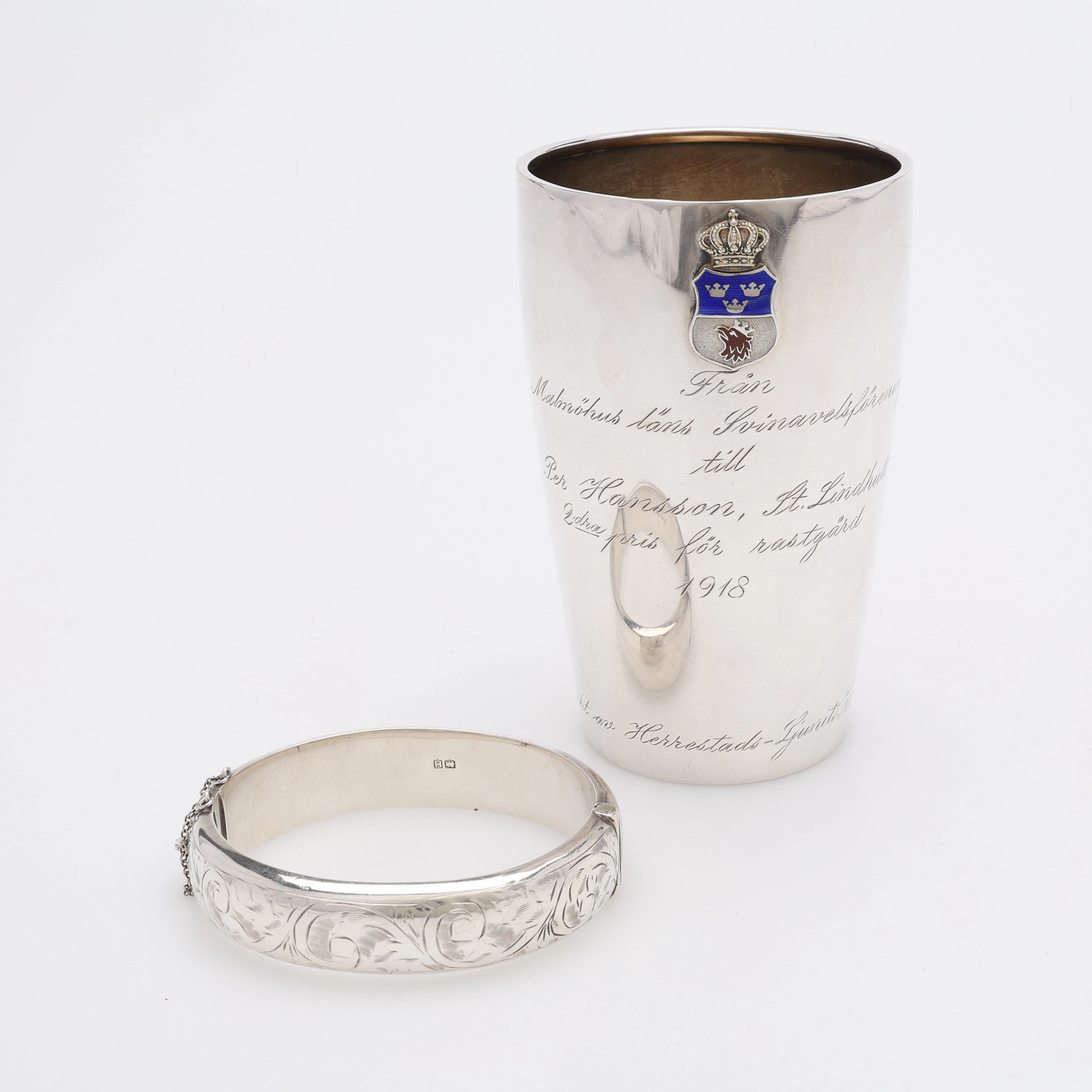 BÄGARE & ARMBAND, SILVER, TOTALT Ca. 117 g.