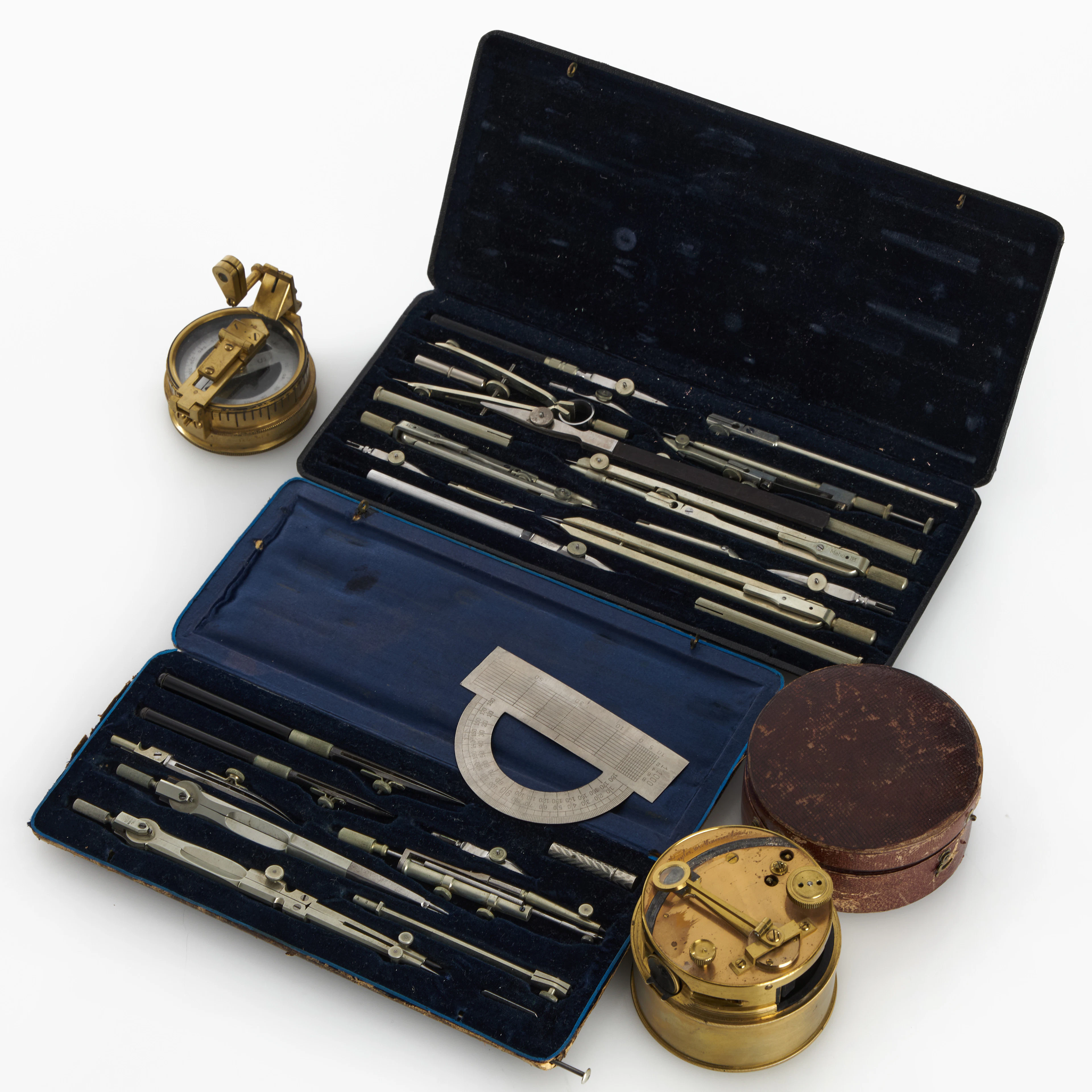 AUTIKA, NAVIGATIONSINSTRUMENT (4 delar), Bl a portabel sextant (Mrs