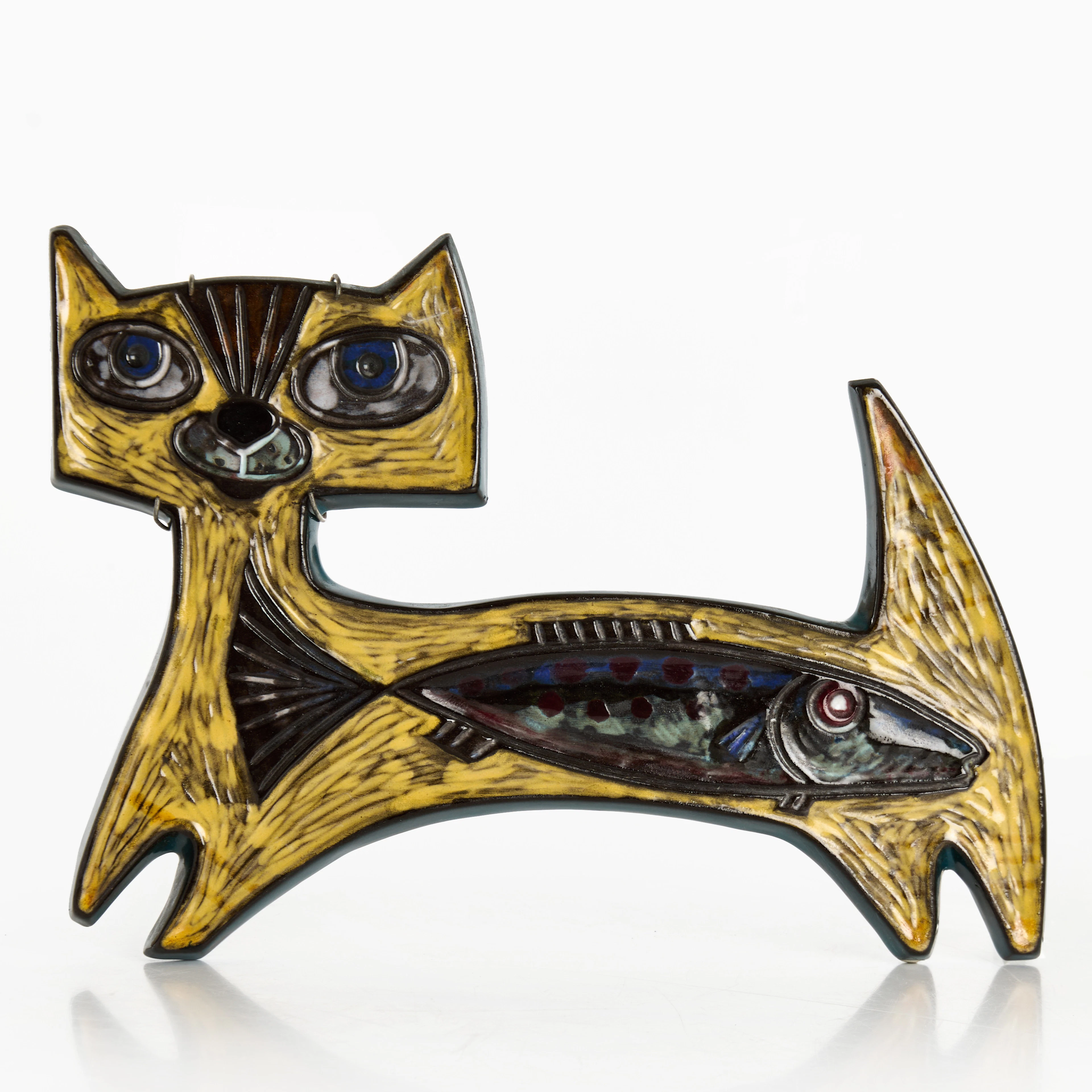 DOROTHY CLOUGH. Väggplakett, katt med fisk, modell 8010, Upsala Ekeby