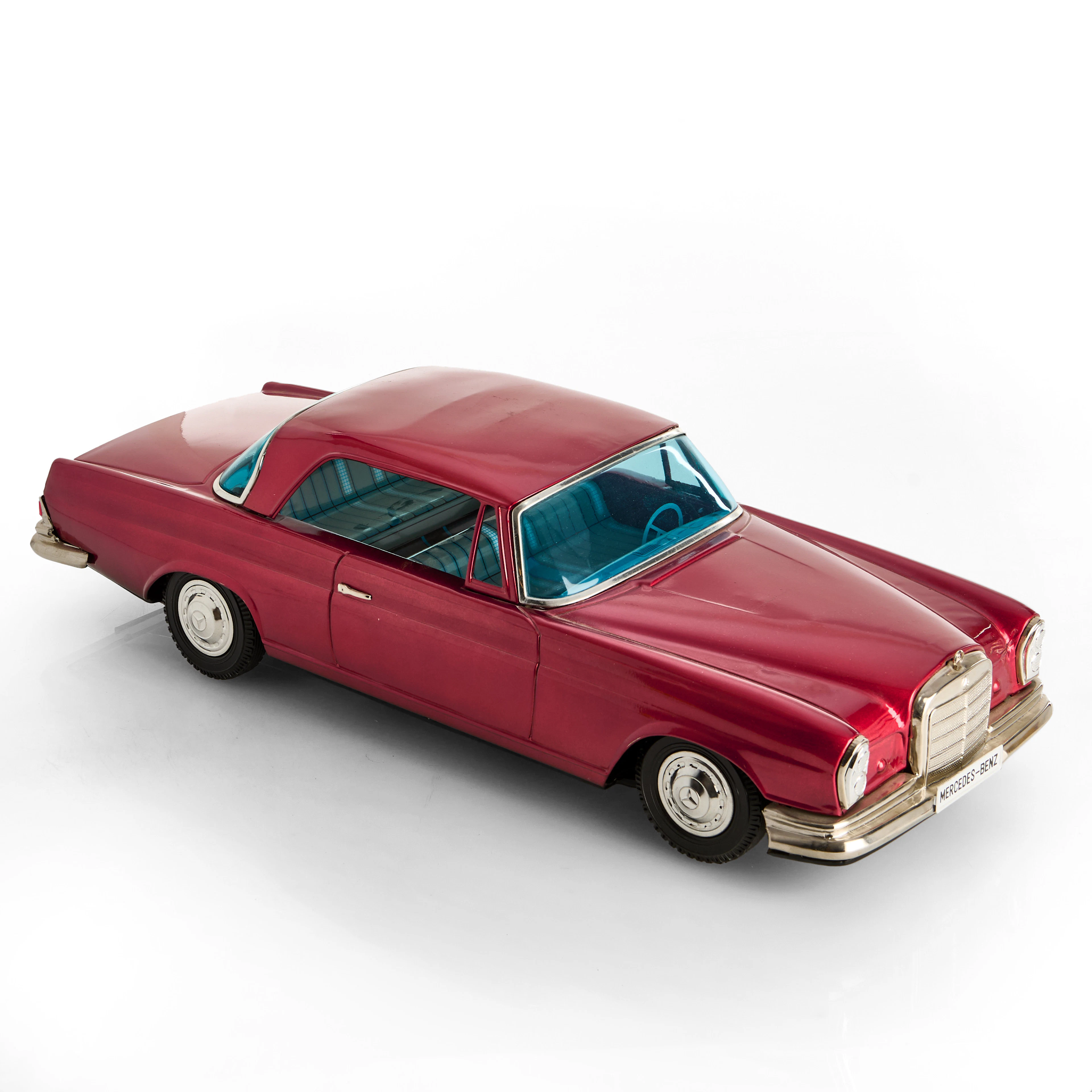 ICHIKO. Stor leksaksbil, "Mercedes-Benz 300SE", Japan, 1960-tal. Rödlackerad
