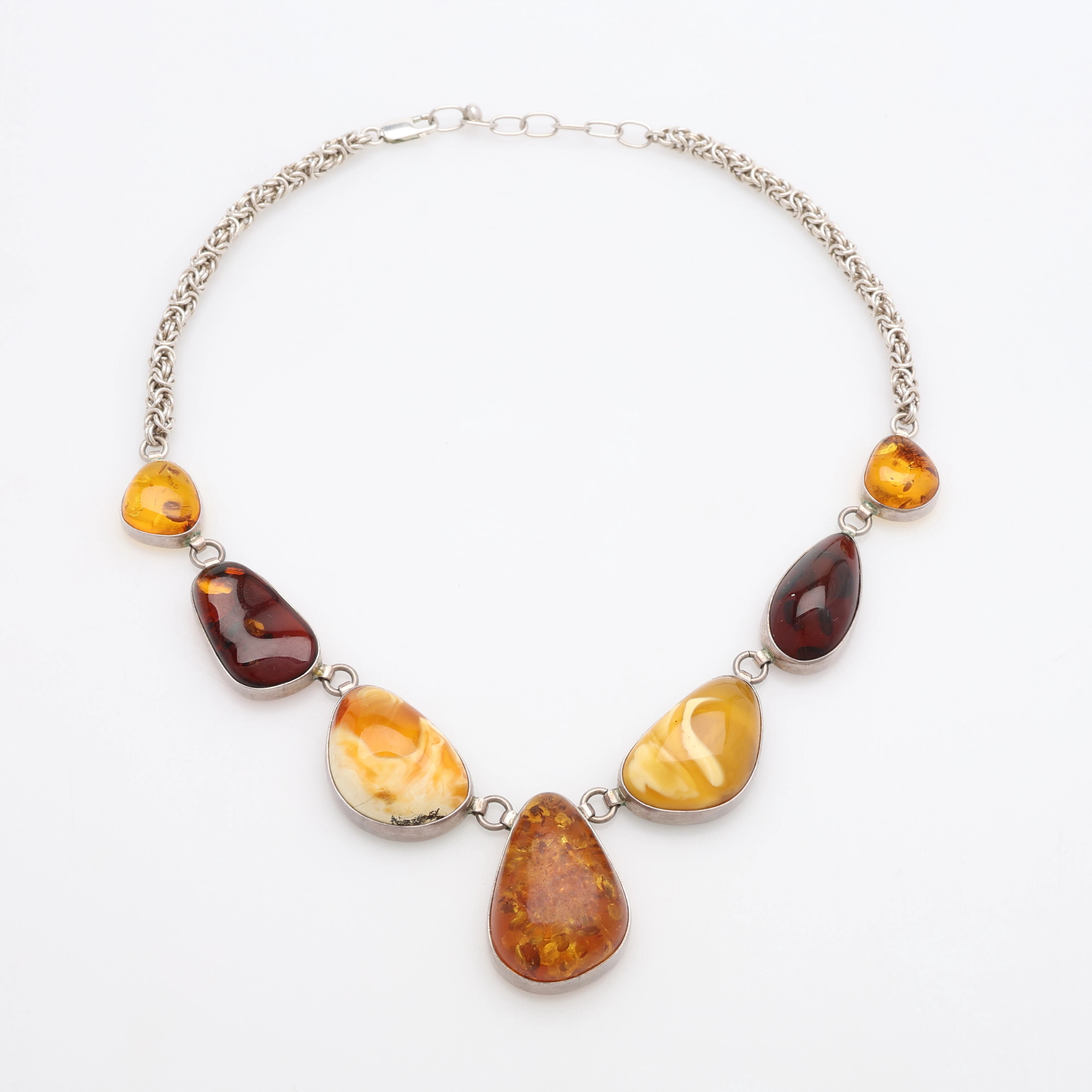 COLLIER, STERLINGSILVER & BÄRNSTEN, 1900-TALETS ANDRA HÄLFT.