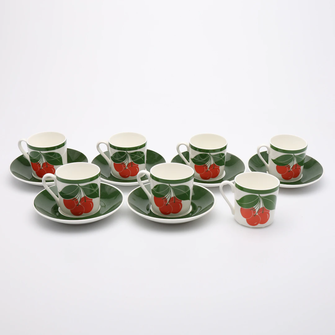 MARGARETA HENNIX. KAFFEKOPPAR MED FAT, 7+6, "KÖRSBÄR", GUSTAVSBERG.