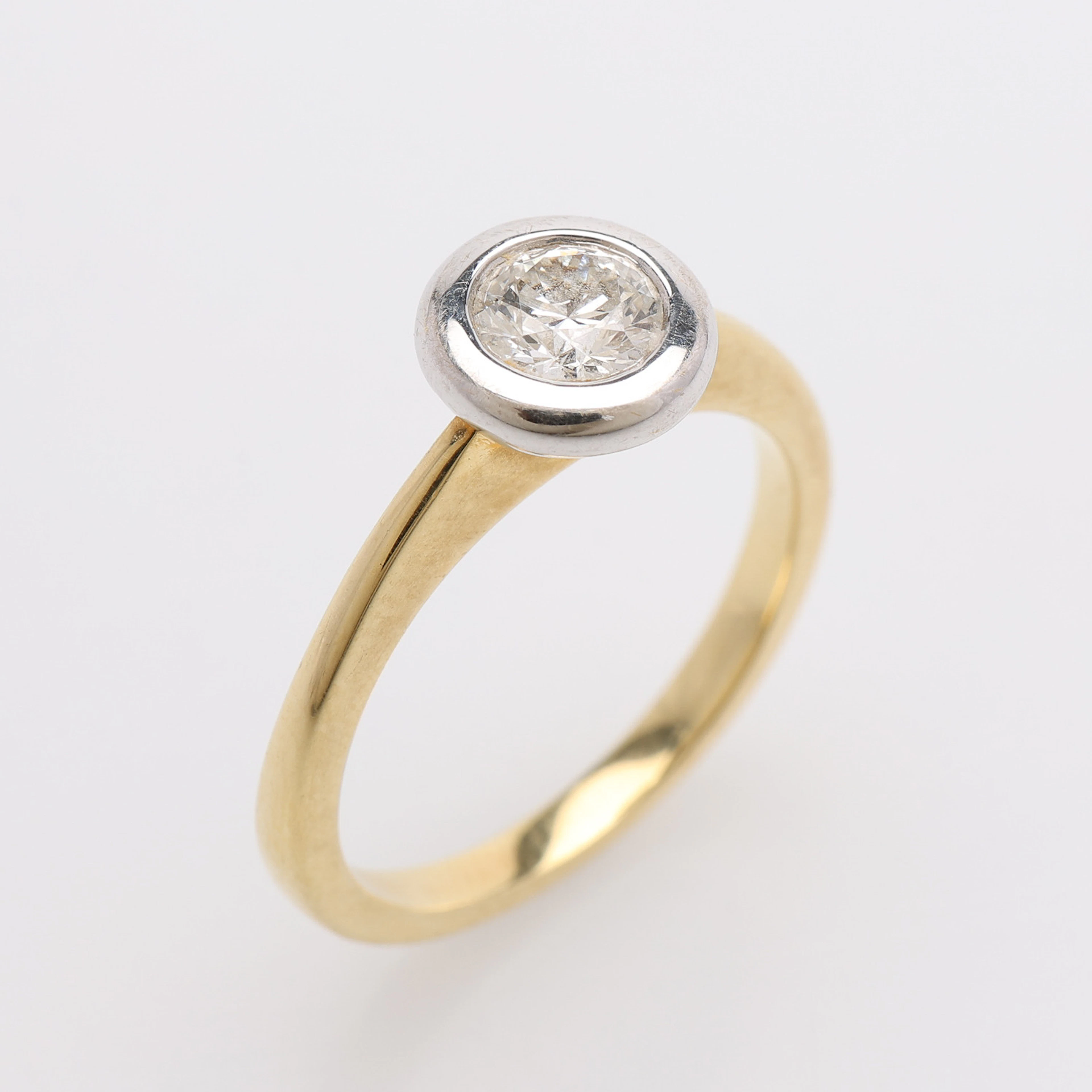 RING, 18K GULD & BRILJANT OM CIRKA 0,5 CT, BIRMINGHAM, 2007, TOTALT 4,2 GRAM.