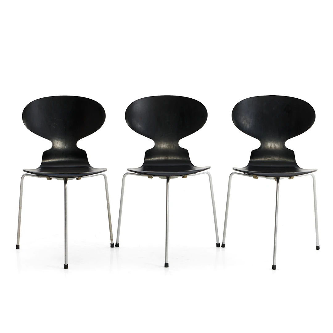 ARNE JACOBSEN (DANMARK, 1902–1971). Stolar, 3 st, "Myran", etikettmärkt