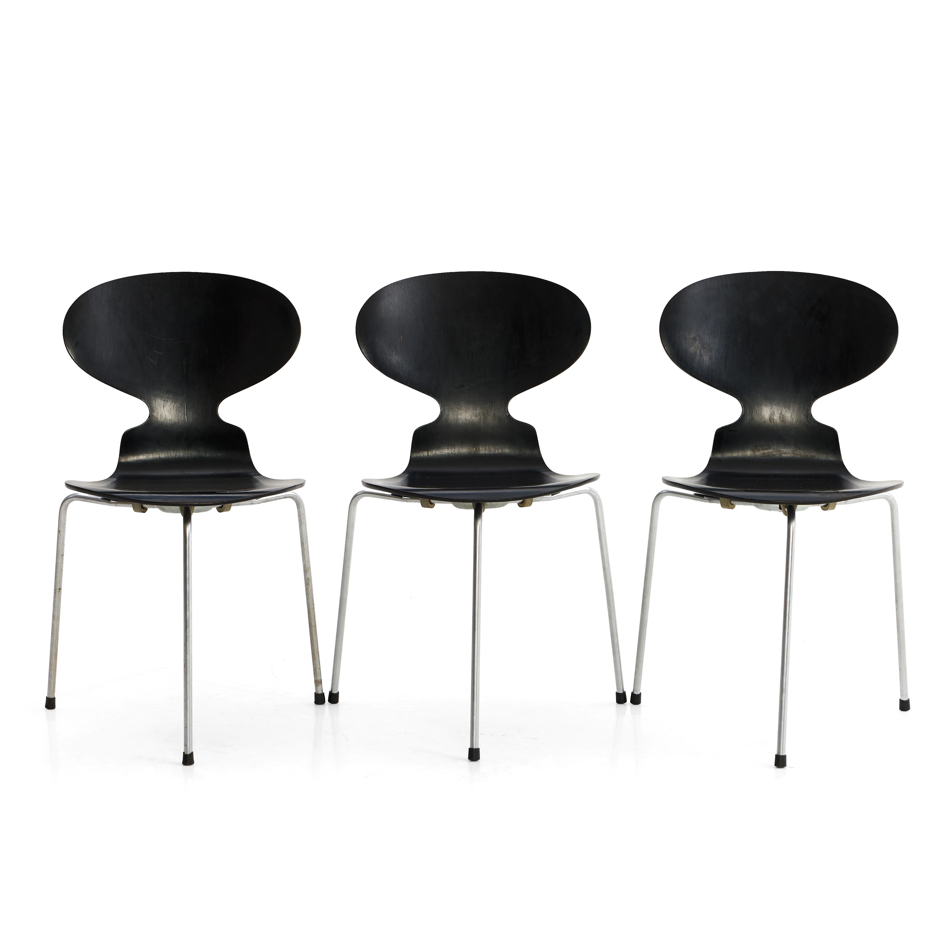ARNE JACOBSEN (DANMARK, 1902–1971). Stolar, 3 st, "Myran", etikettmärkt