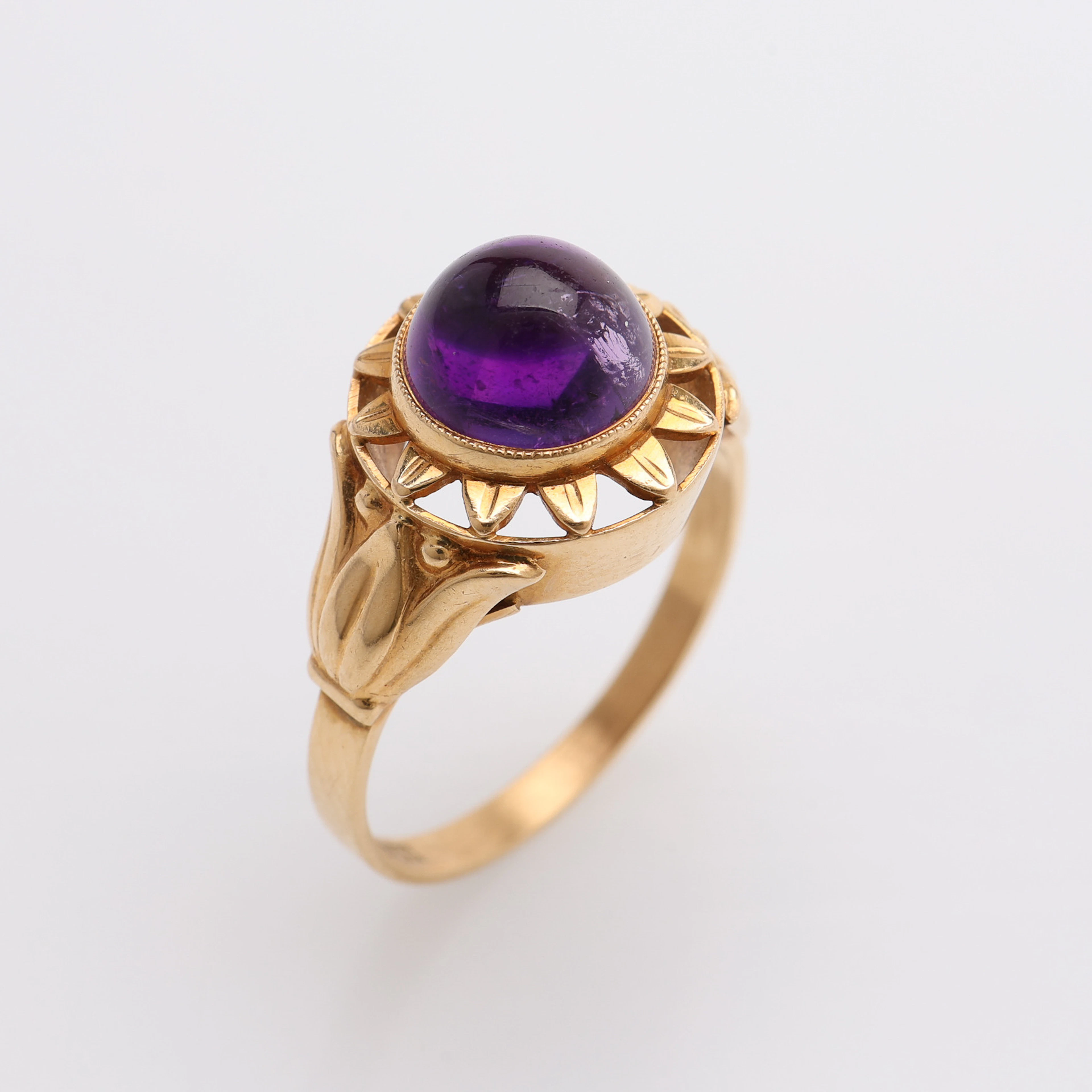 RING, 18K GULD, MED AMETIST, GUSTAF DAHLGREN & CO, MALMÖ, 1960, VIKT
