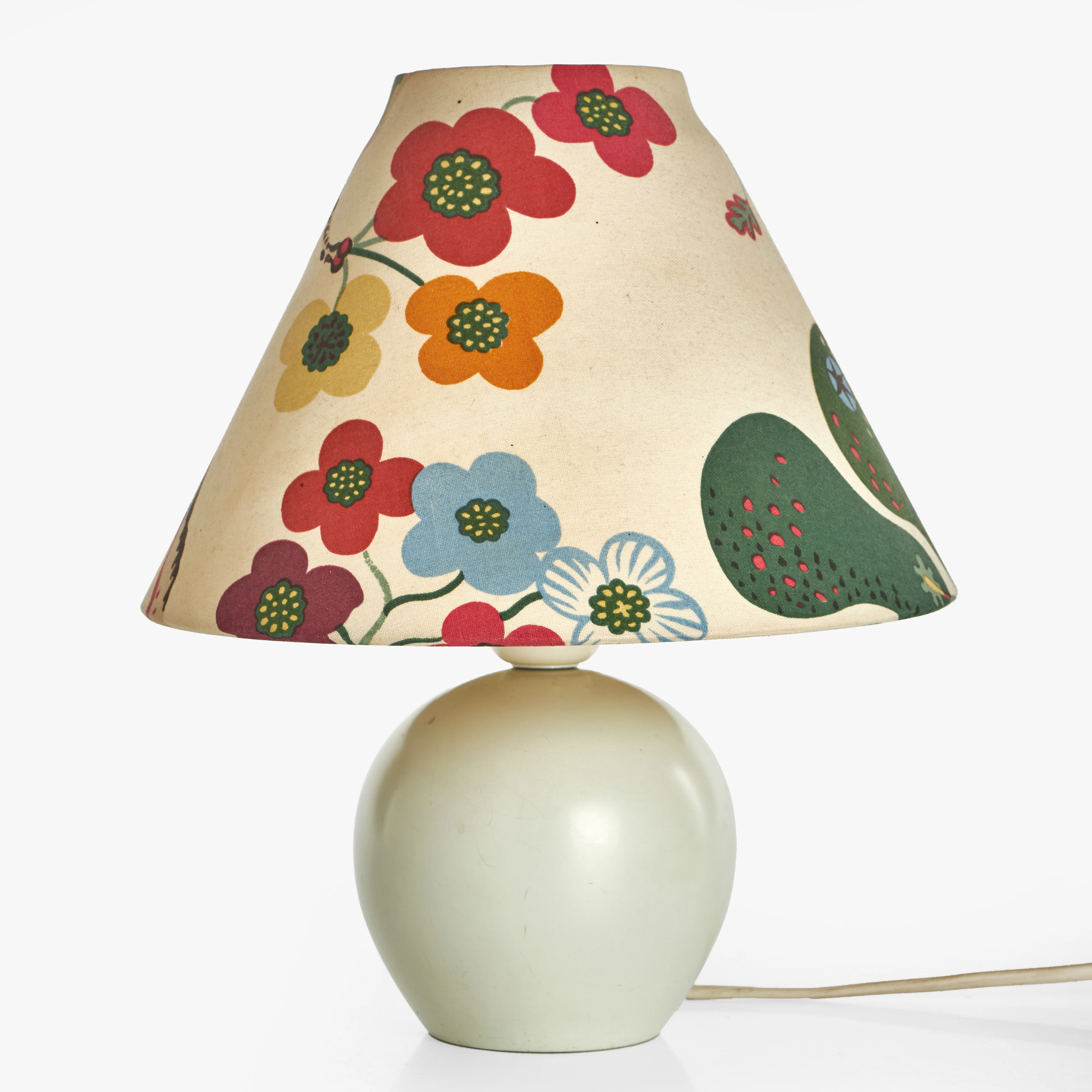 JOSEF FRANK (SVERIGE, 1885–1967). Bordslampa, lackerat trä, modell