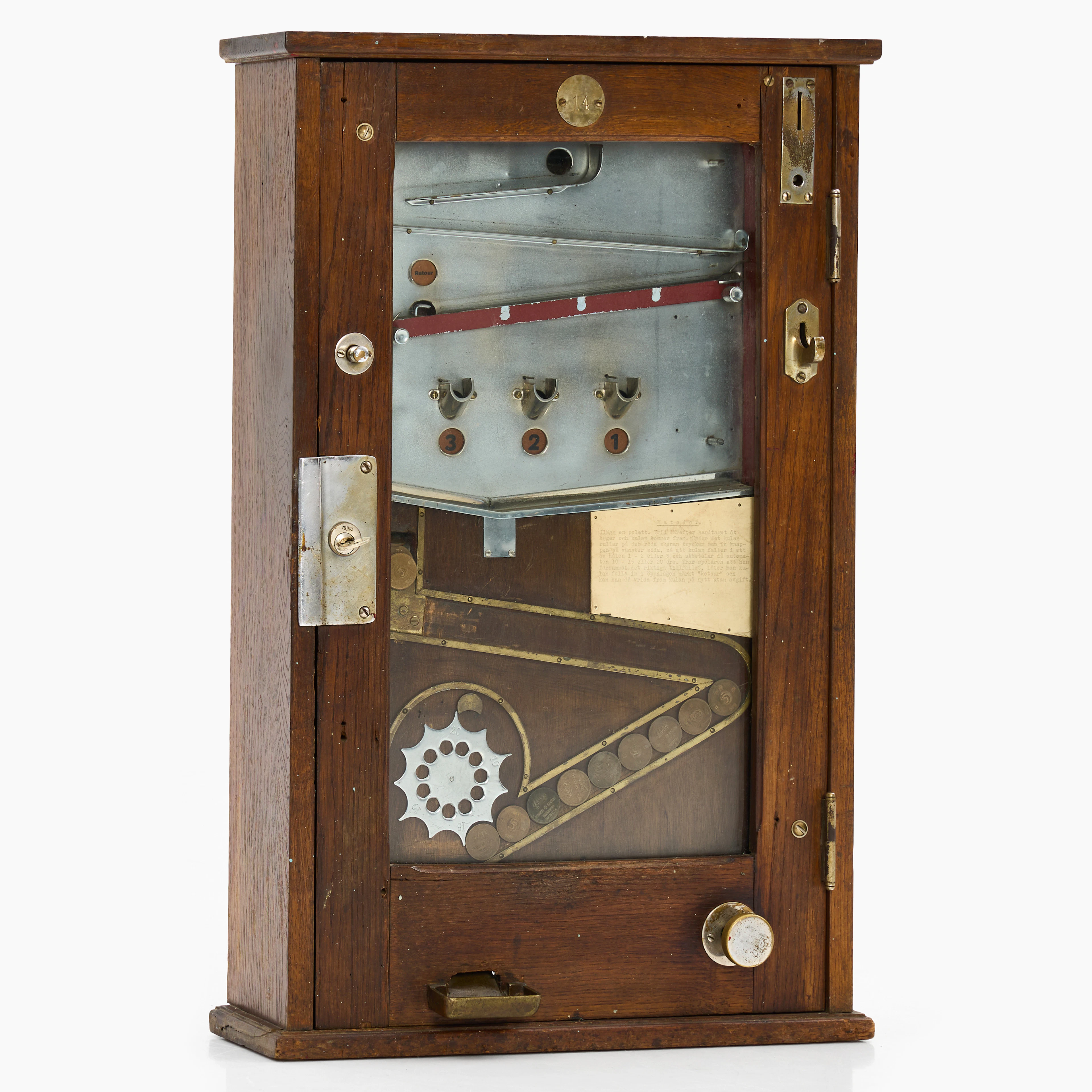 SPELAUTOMAT, 1900-talets första hälft, vägghängd, fodral i ek. Kulor