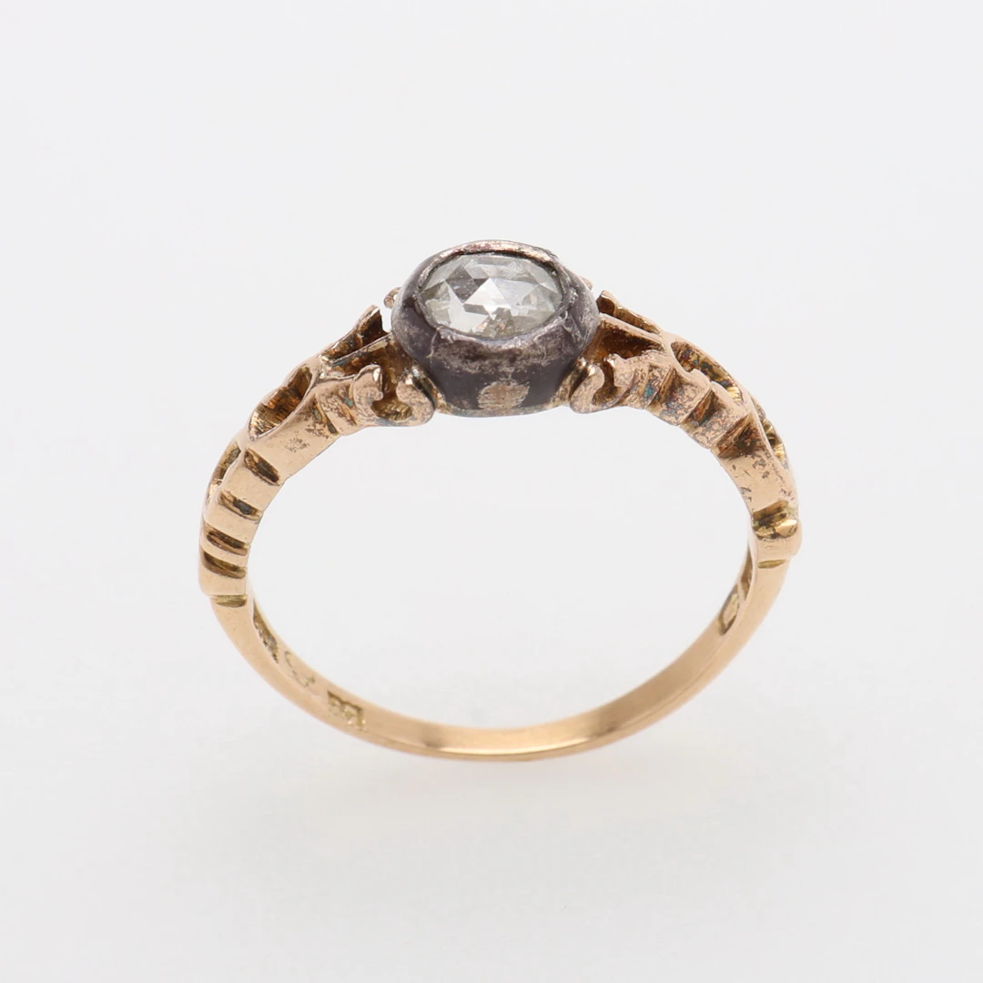 SOLITÄRRING, 18K GULD MED GAMMALSLIPAD DIAMANT OM CA 0.20-0.25 CT