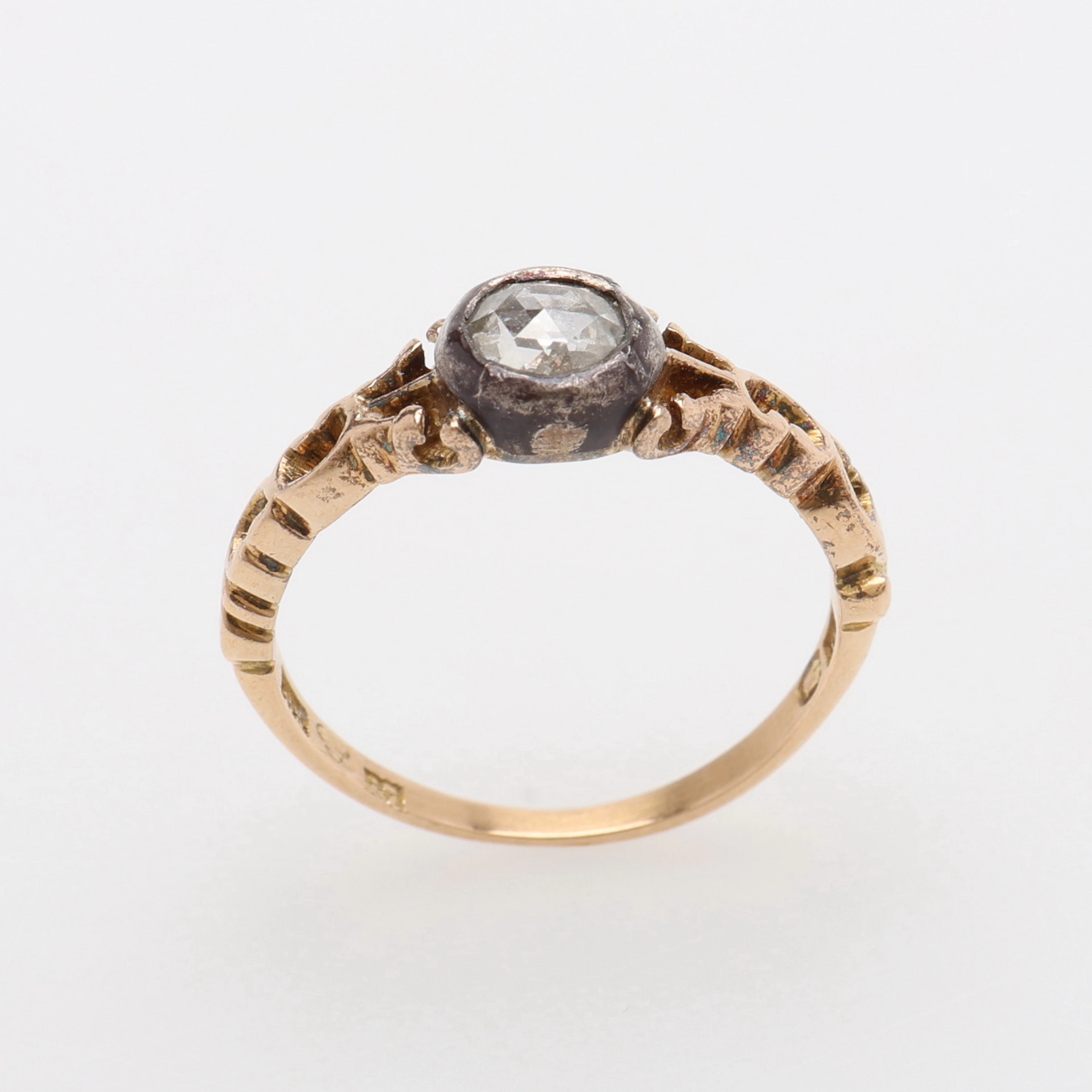 SOLITÄRRING, 18K GULD MED GAMMALSLIPAD DIAMANT OM CA 0.20-0.25 CT