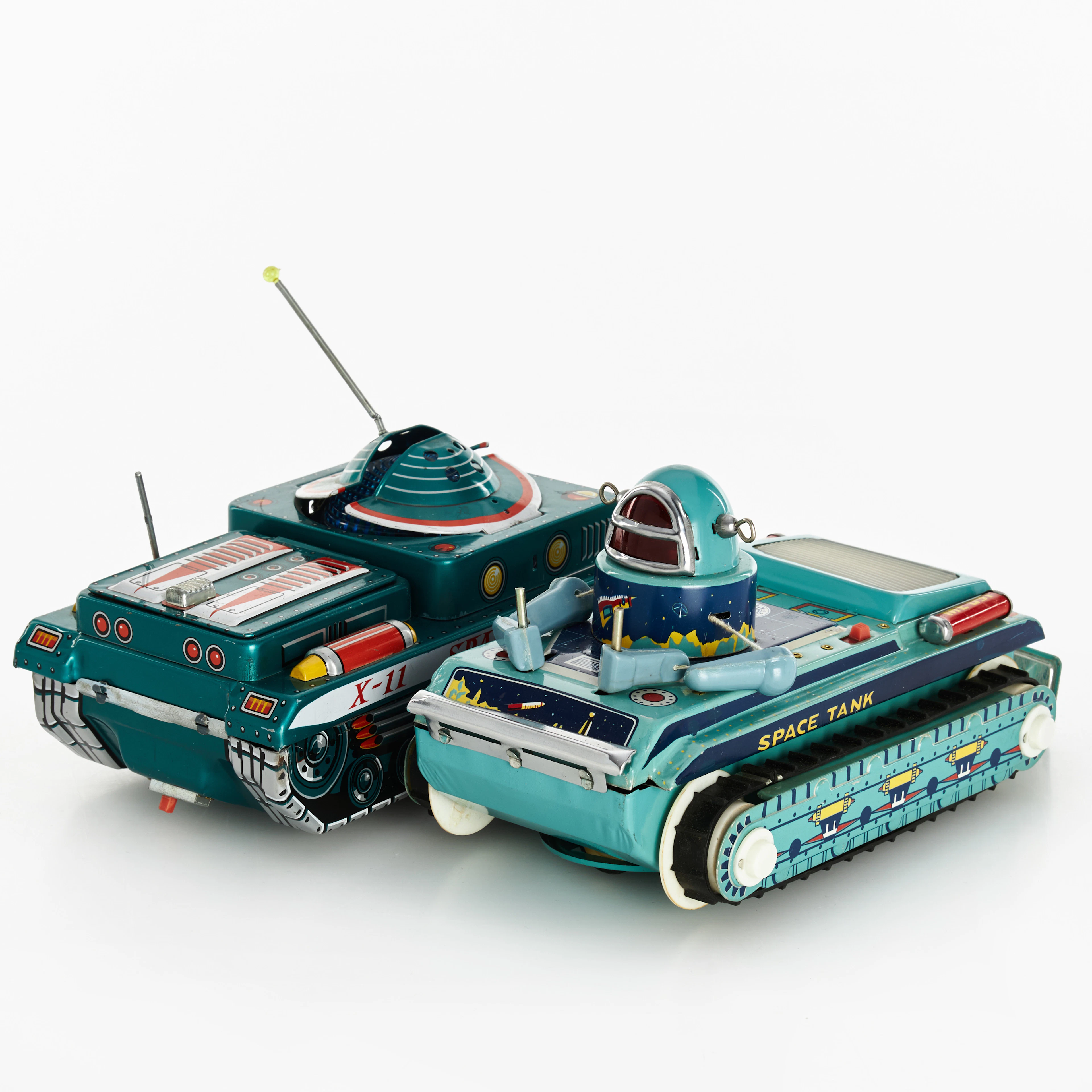 PLÅTLEKSAKER, rymdstridsvagnar, 2 st, "Space Tank ME 091" & "Space