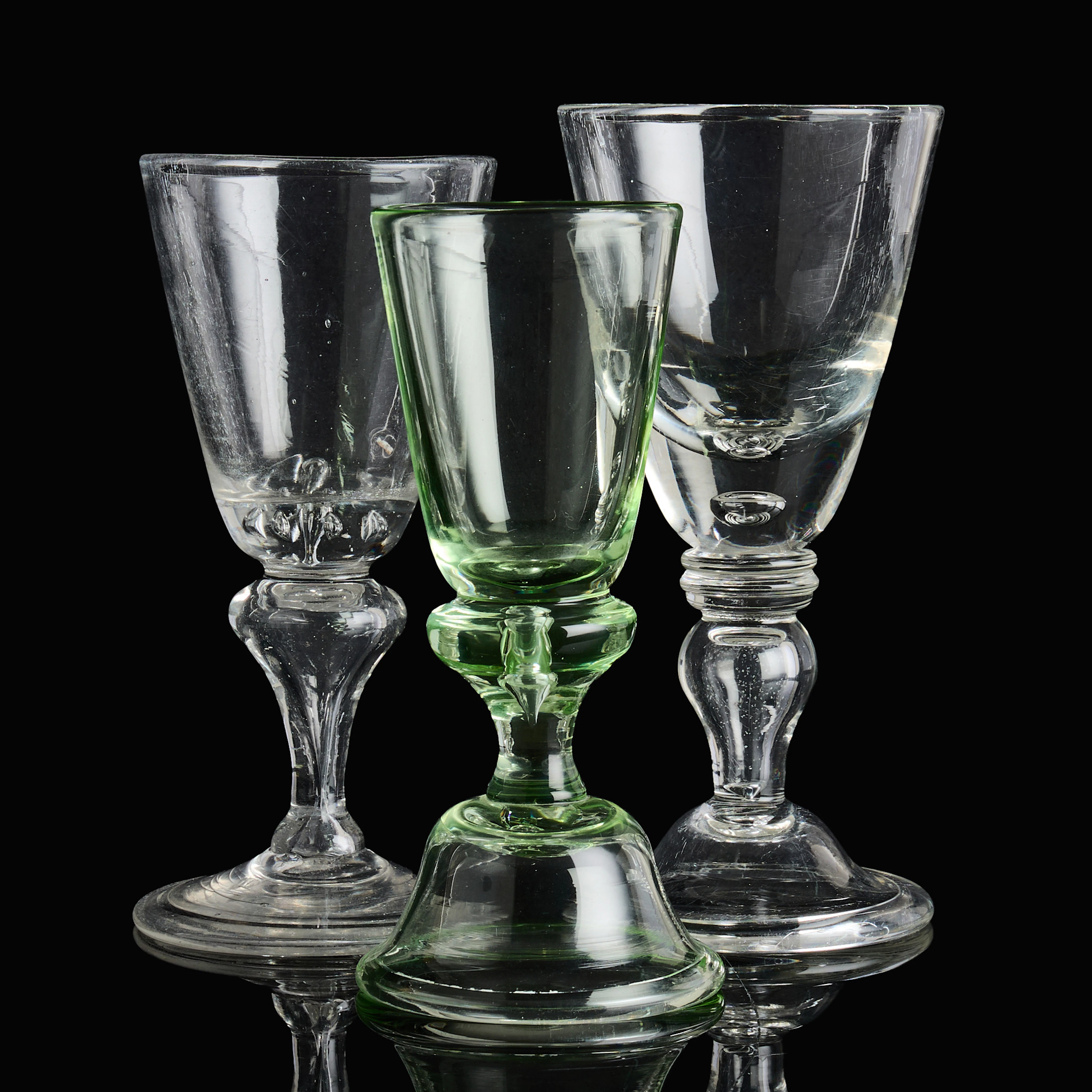 VINGLAS, 3 st, 1700-/1800-tal, varav en av Hessisk modell.