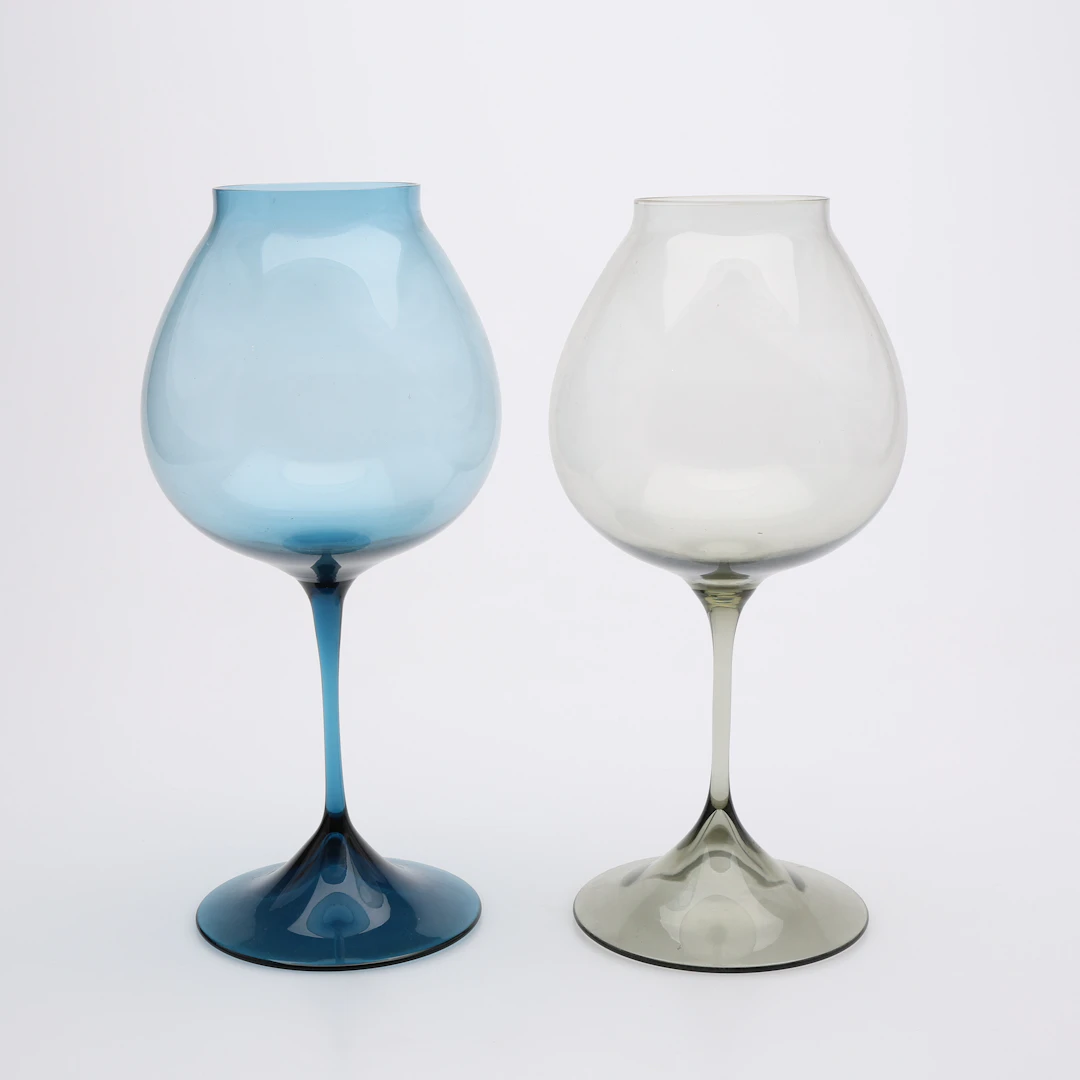 ILS LANDBERG. TILLSKRIVEN. POKALER/STORA GLAS, TVÅ STYCKEN, TROLIGEN ORREFORS.