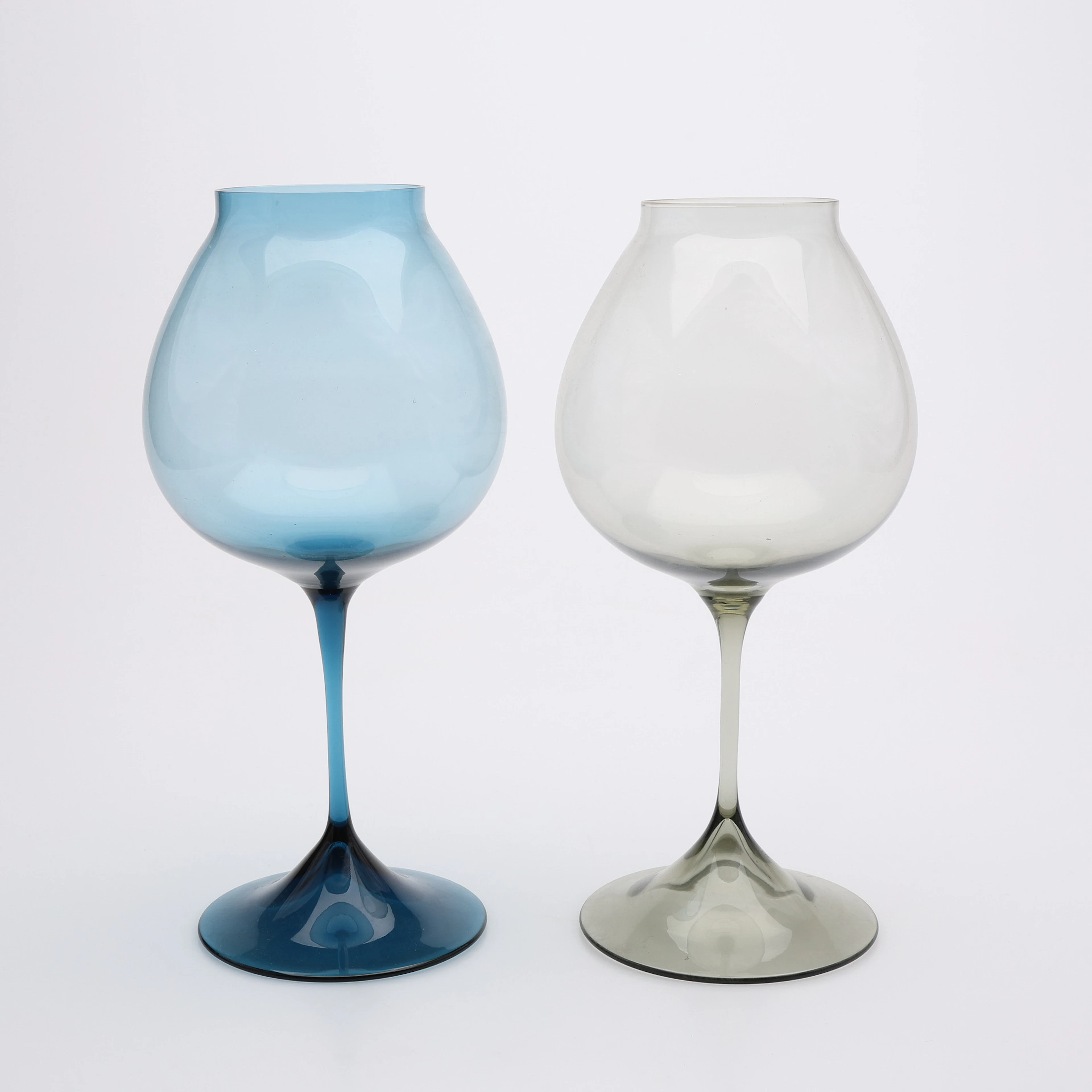 ILS LANDBERG. TILLSKRIVEN. POKALER/STORA GLAS, TVÅ STYCKEN, TROLIGEN ORREFORS.