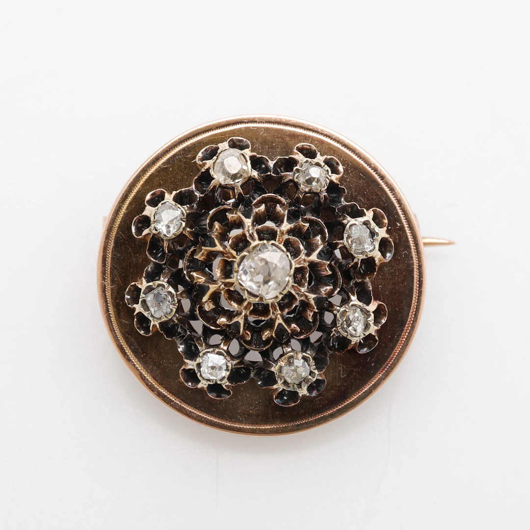 BROSCH, 18K GULD & GAMMALSLIPADE DIAMANTER, VIKTORIANSK, TOTALT 7,1 GRAM.