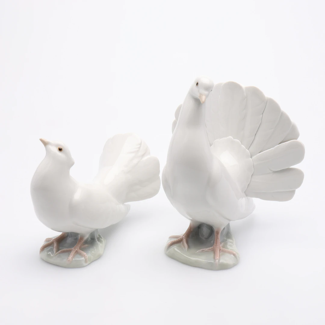 FIGURER I FORM AV DUVOR, TVÅ STYCKEN, LLADRO.