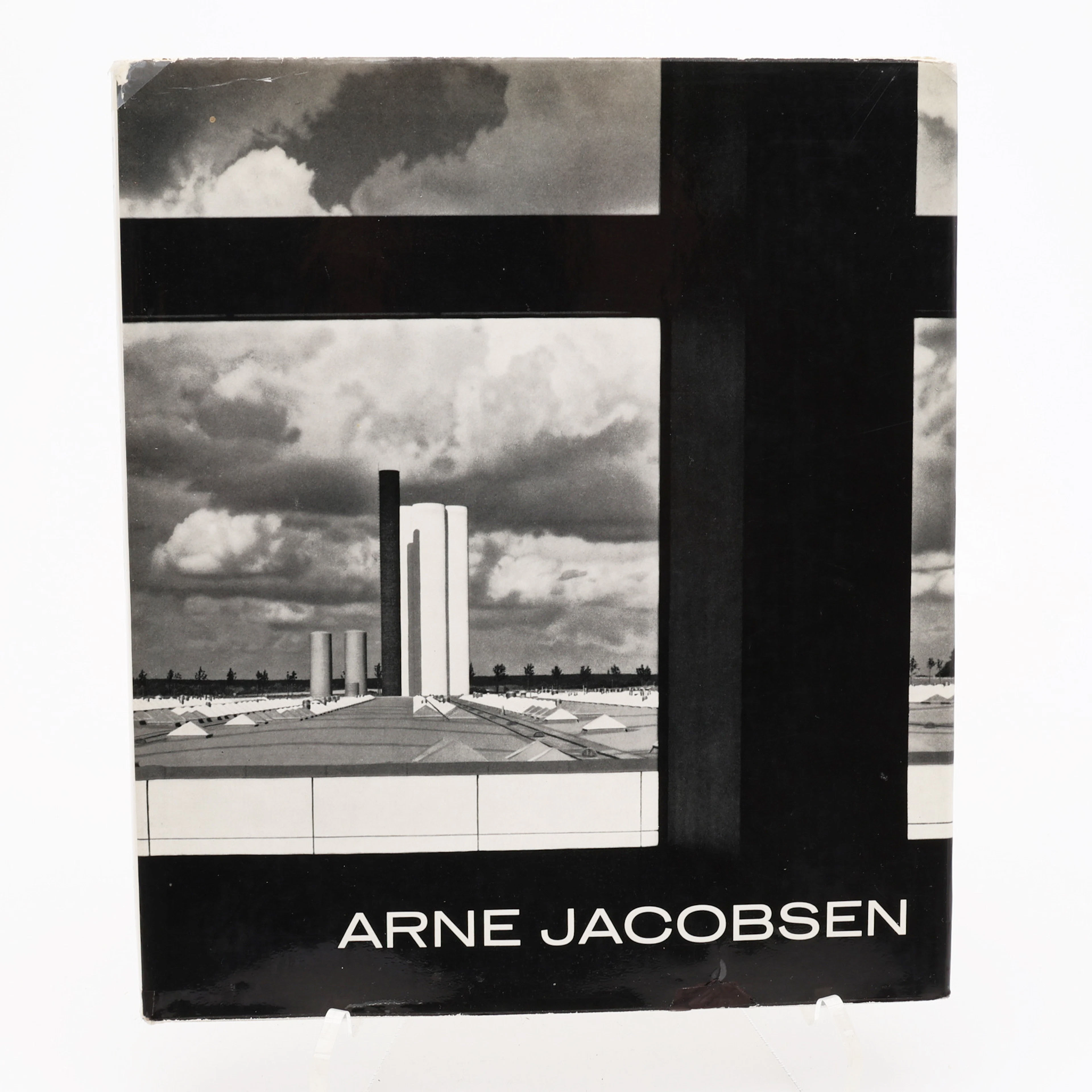 ARKITEKTUR. TOBIAS FABERS MONOGRFI OM DEN DANSKE ARKITEKTEN ARNE JACOBSEN 1964.
